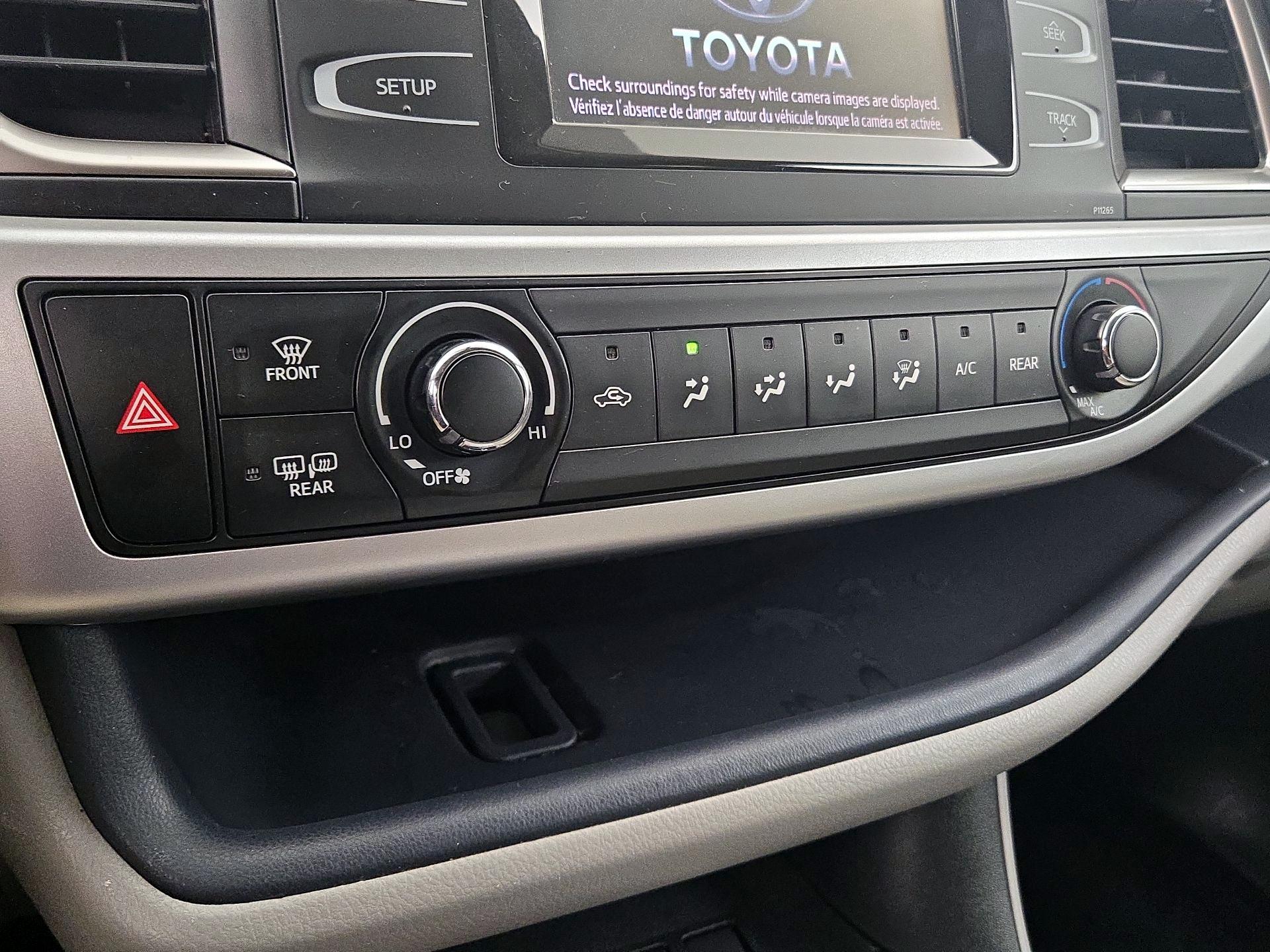 Thumbnail: 2016 Toyota Highlander - 16