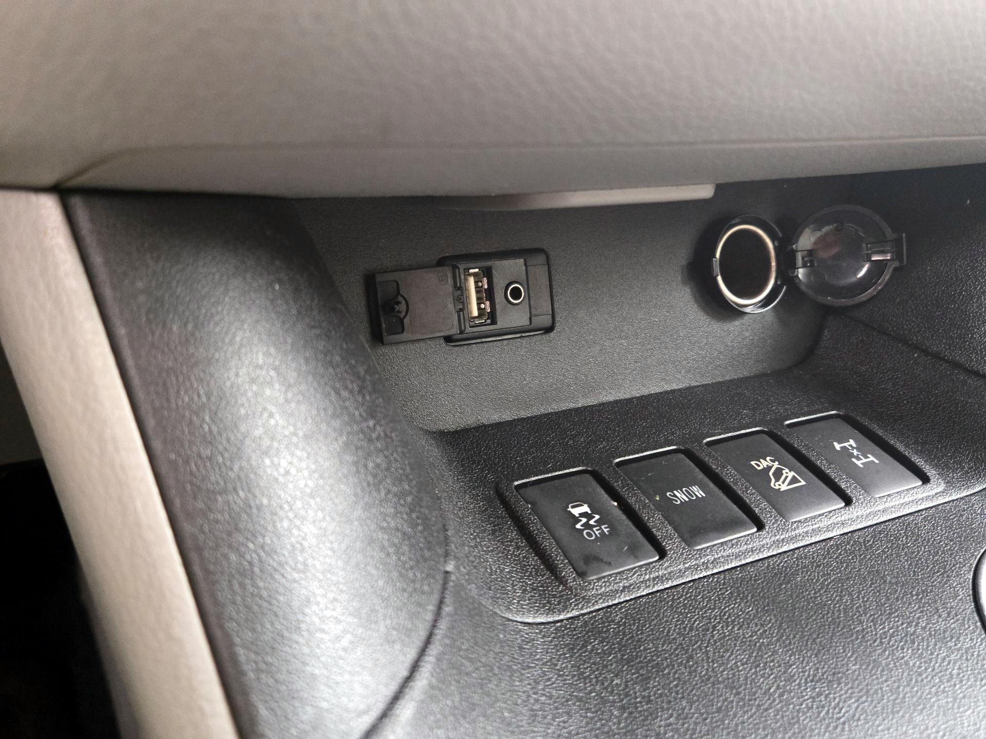 Thumbnail: 2016 Toyota Highlander - 18