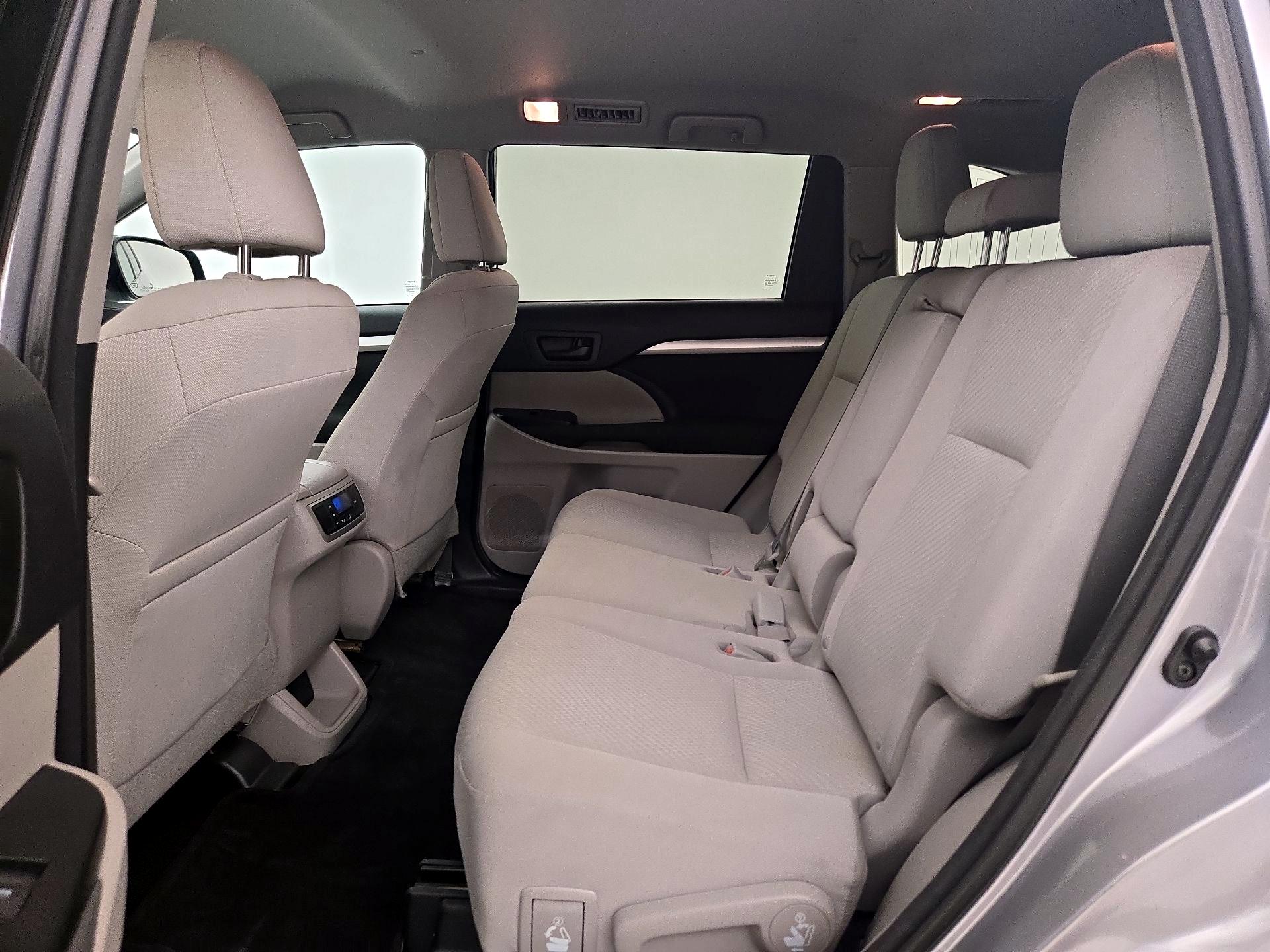 Thumbnail: 2016 Toyota Highlander - 19
