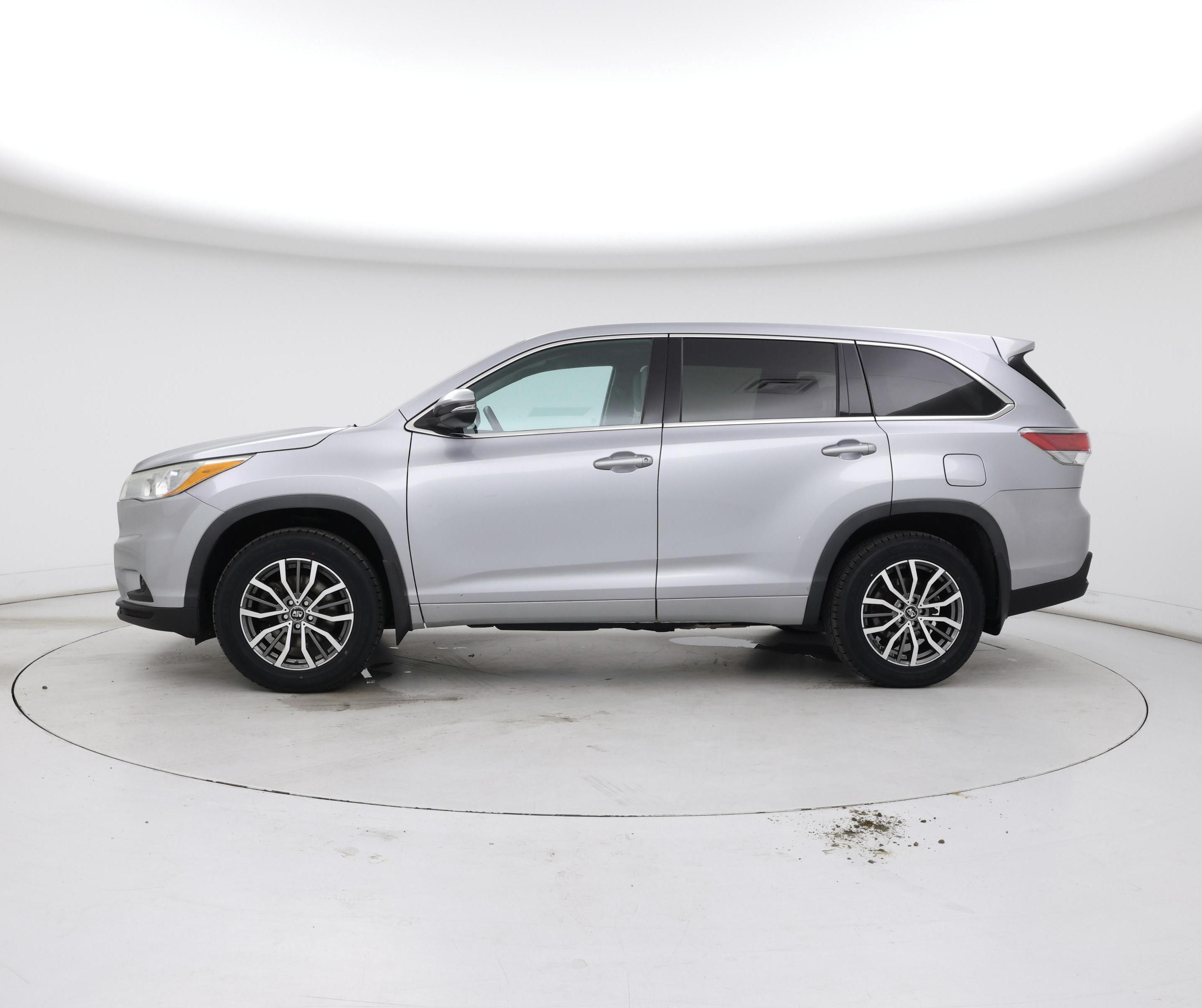Thumbnail: 2016 Toyota Highlander - 3