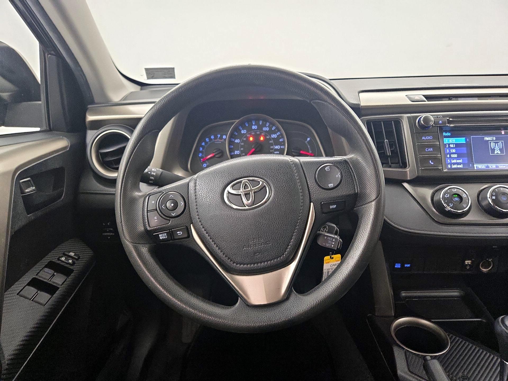 Thumbnail: 2015 Toyota RAV4 - 10
