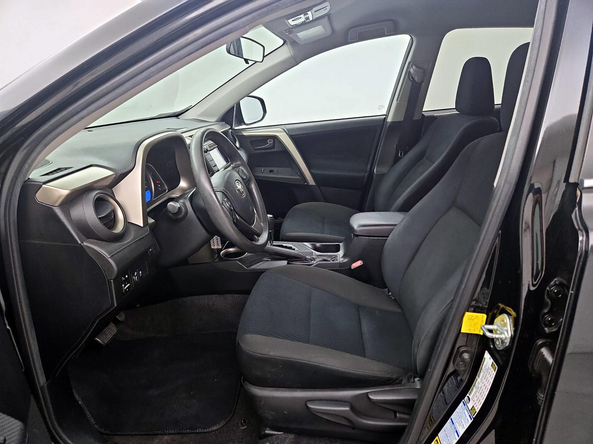 Thumbnail: 2015 Toyota RAV4 - 11