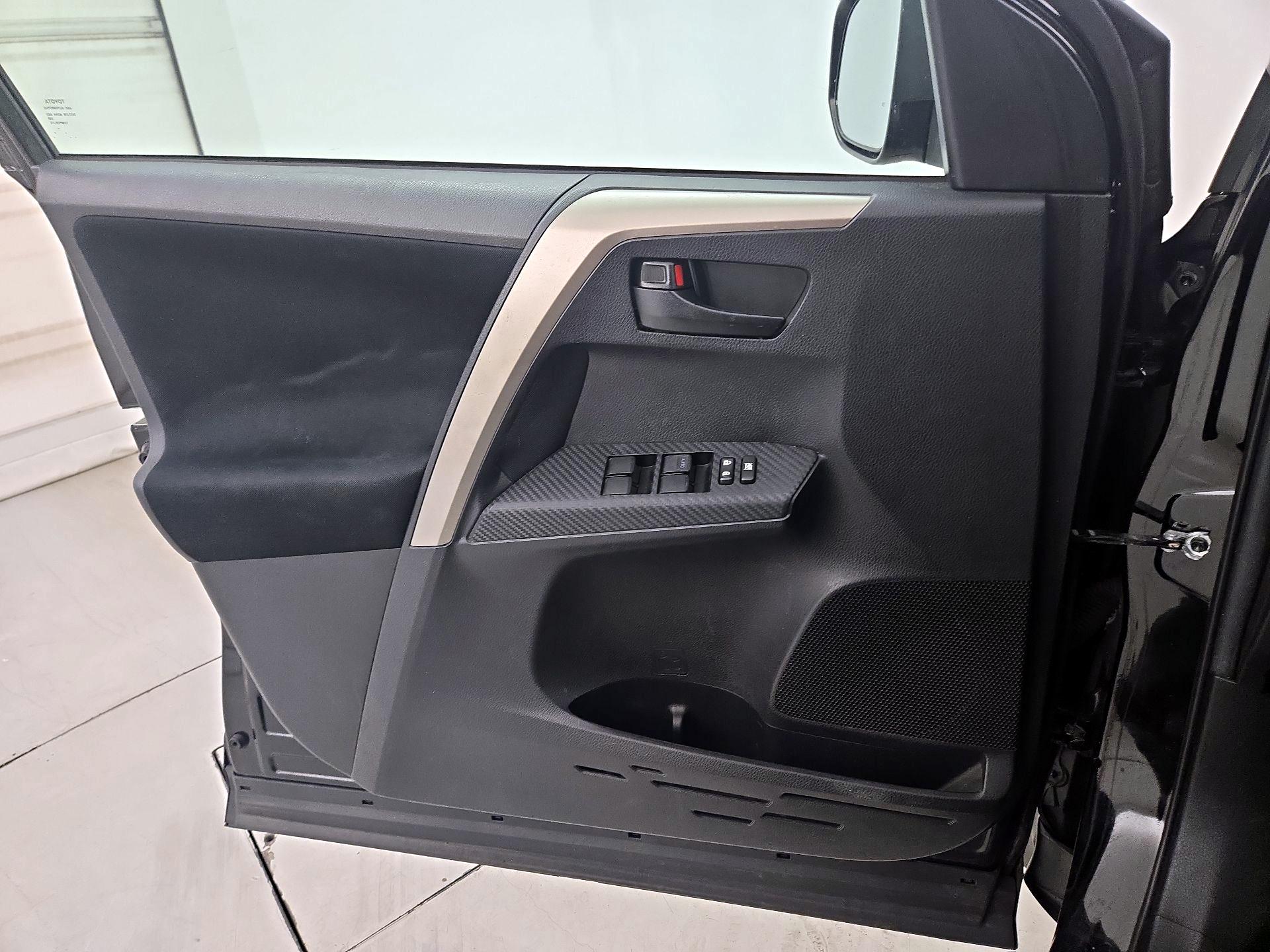 Thumbnail: 2015 Toyota RAV4 - 12