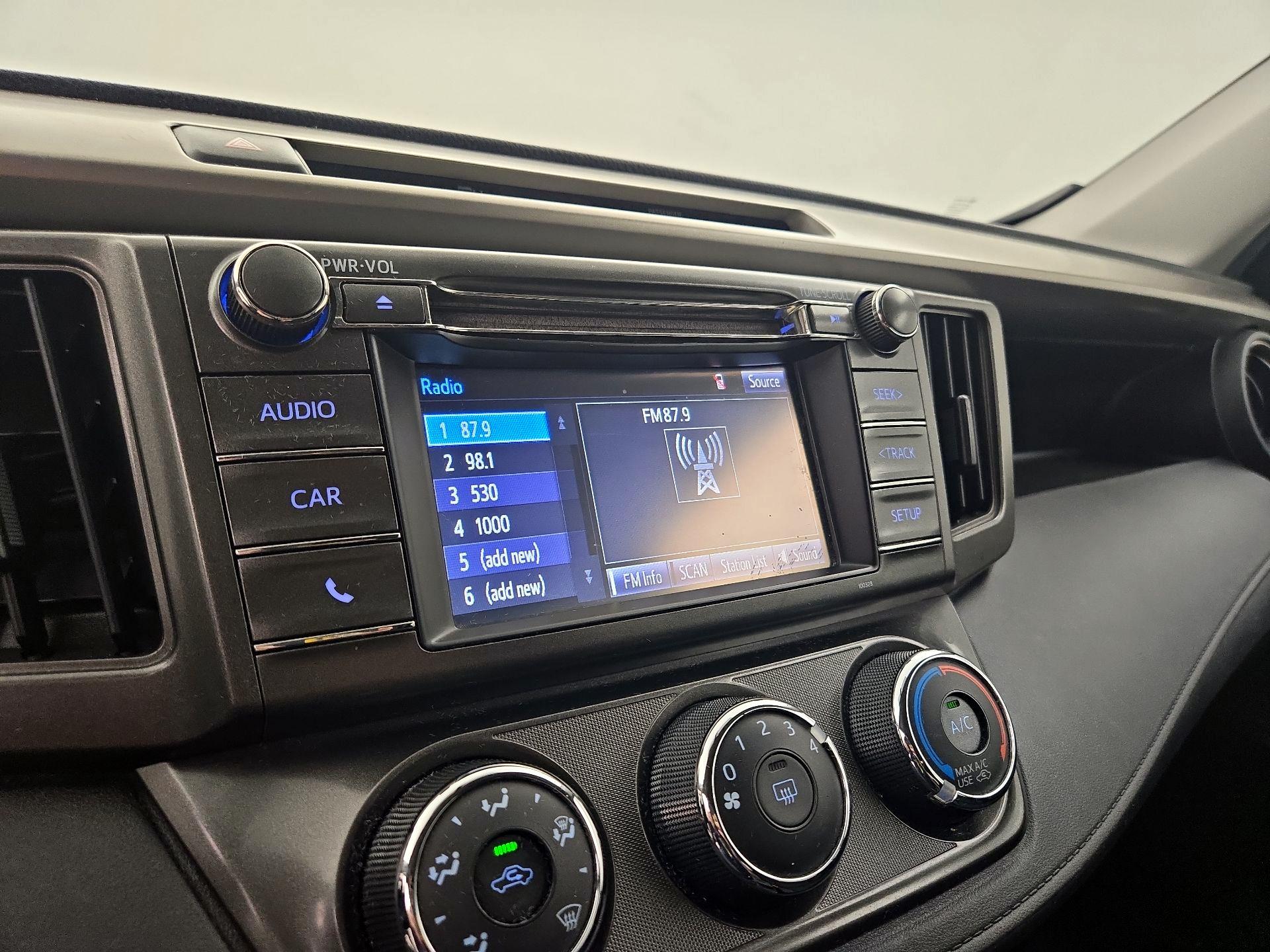 Thumbnail: 2015 Toyota RAV4 - 15