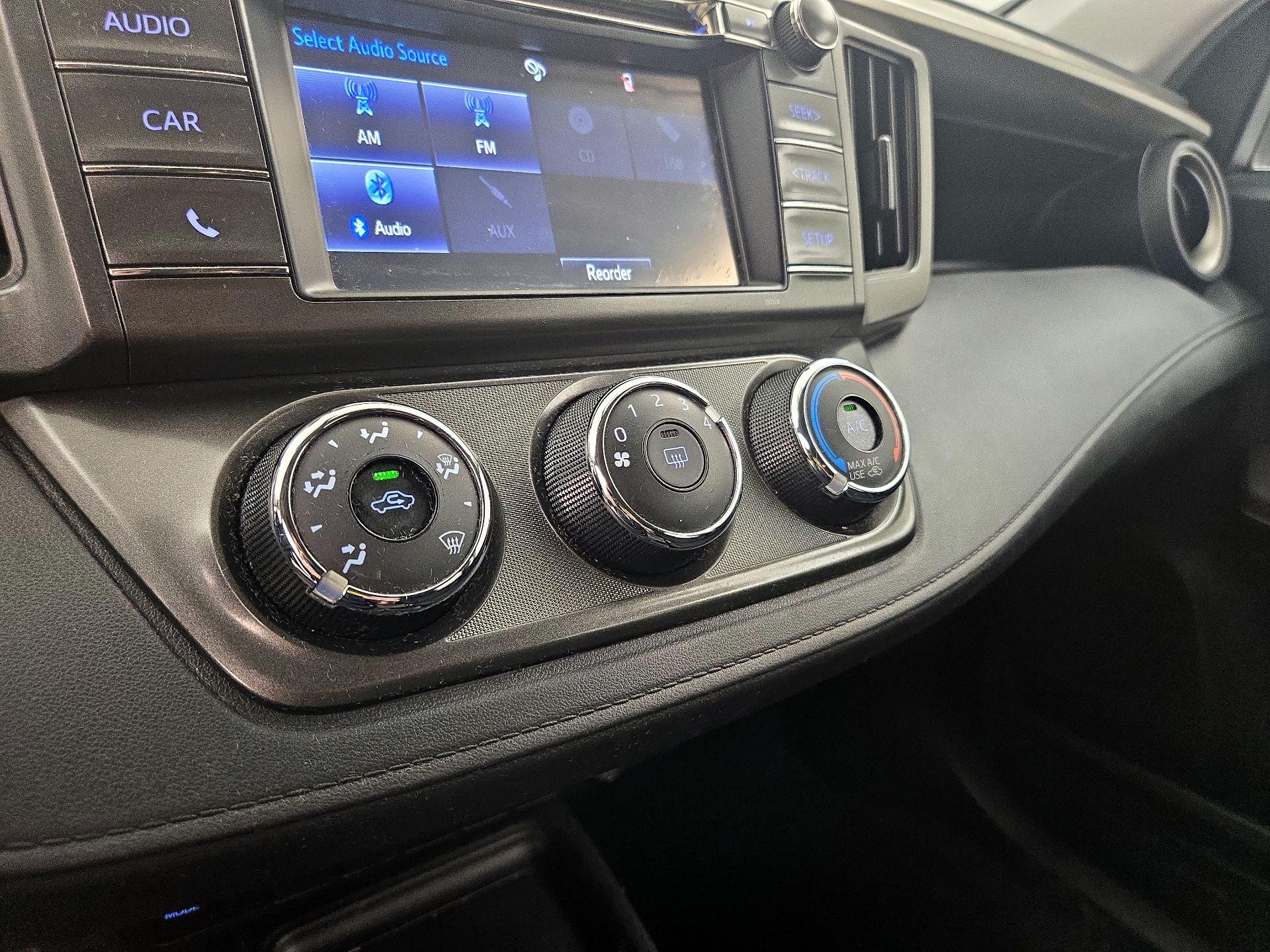 Thumbnail: 2015 Toyota RAV4 - 16