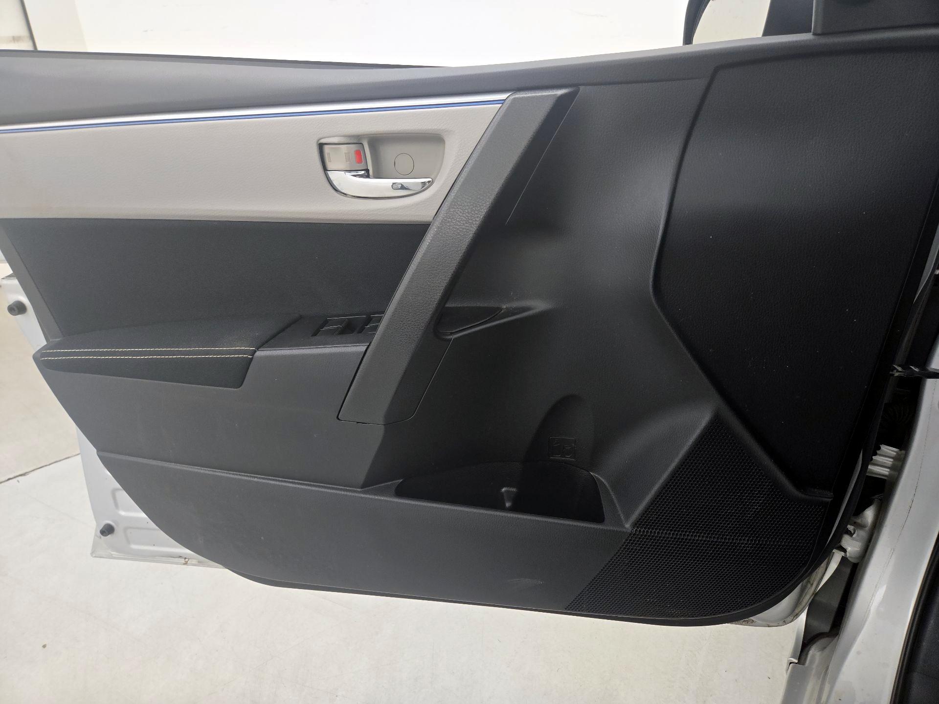 Thumbnail: 2015 Toyota Corolla - 12