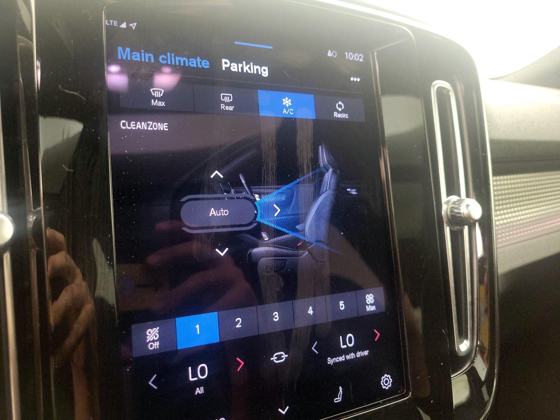 Thumbnail: 2021 Volvo XC40 - 16