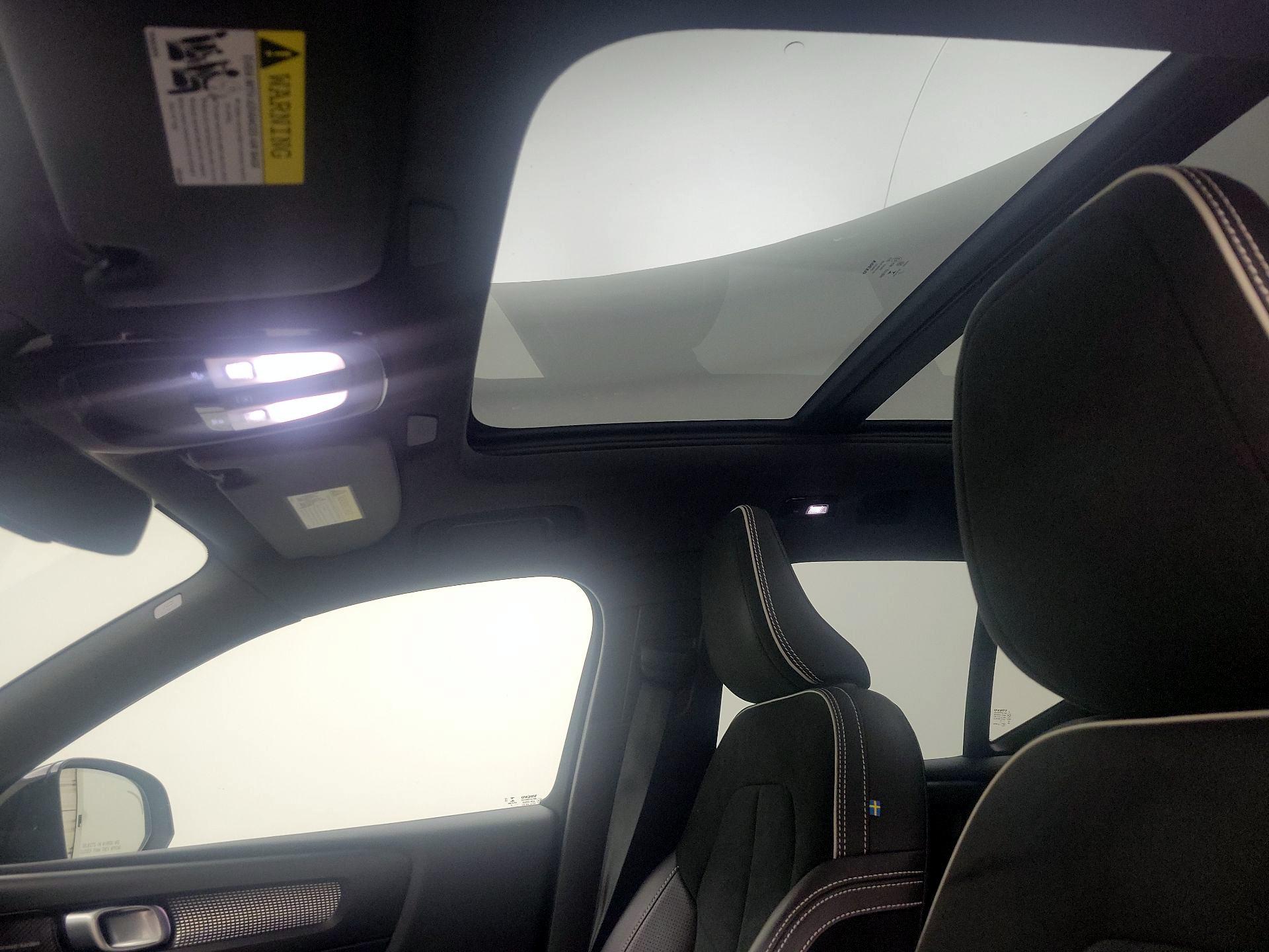 Thumbnail: 2021 Volvo XC40 - 19