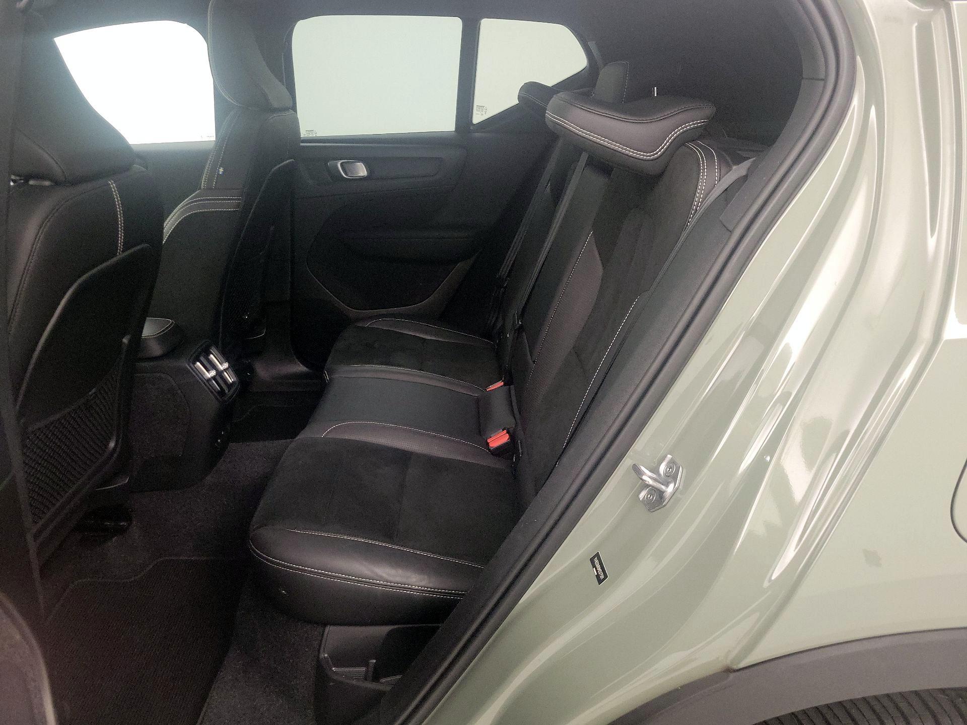 Thumbnail: 2021 Volvo XC40 - 20