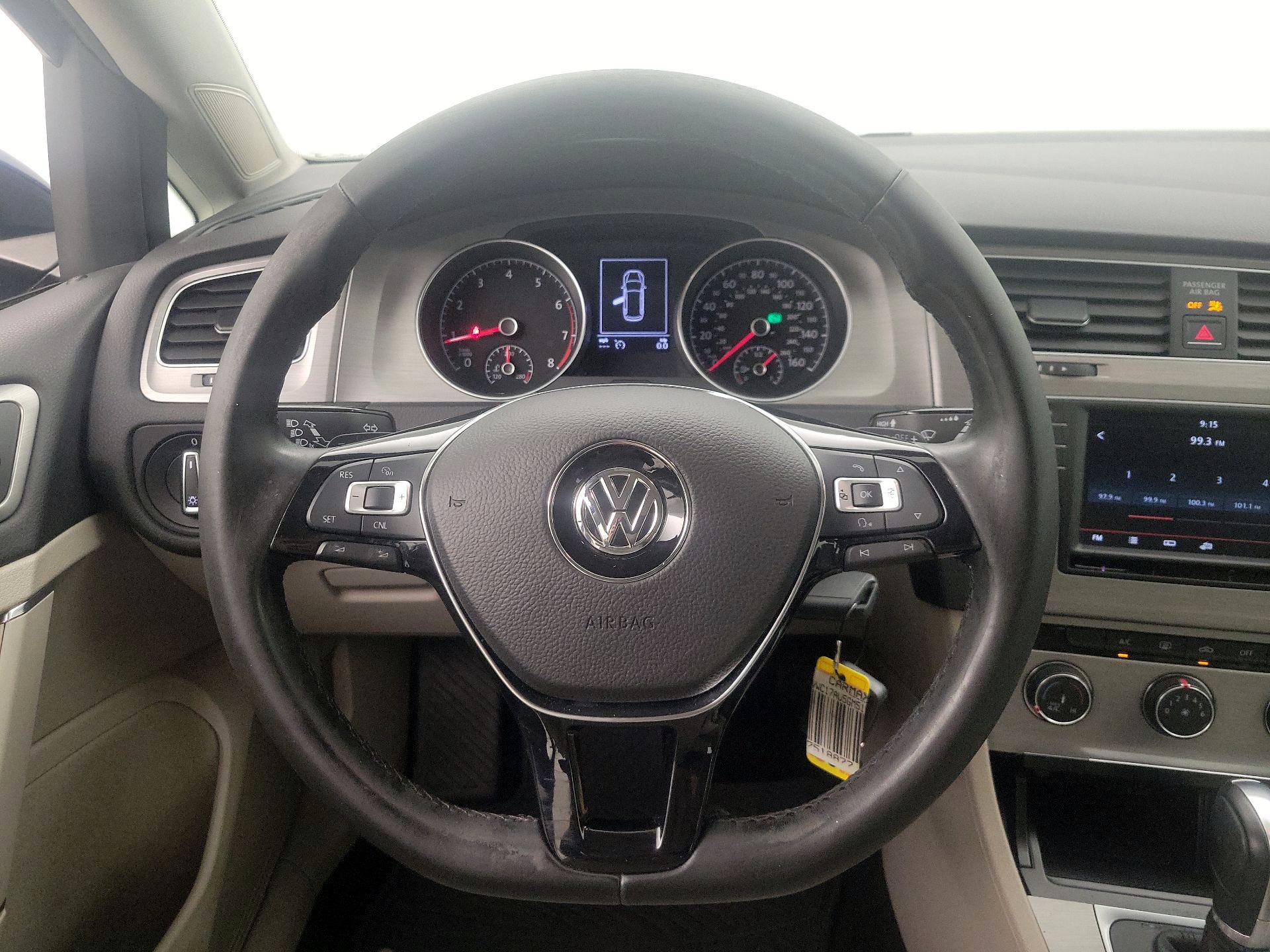 Thumbnail: 2016 Volkswagen Golf - 10