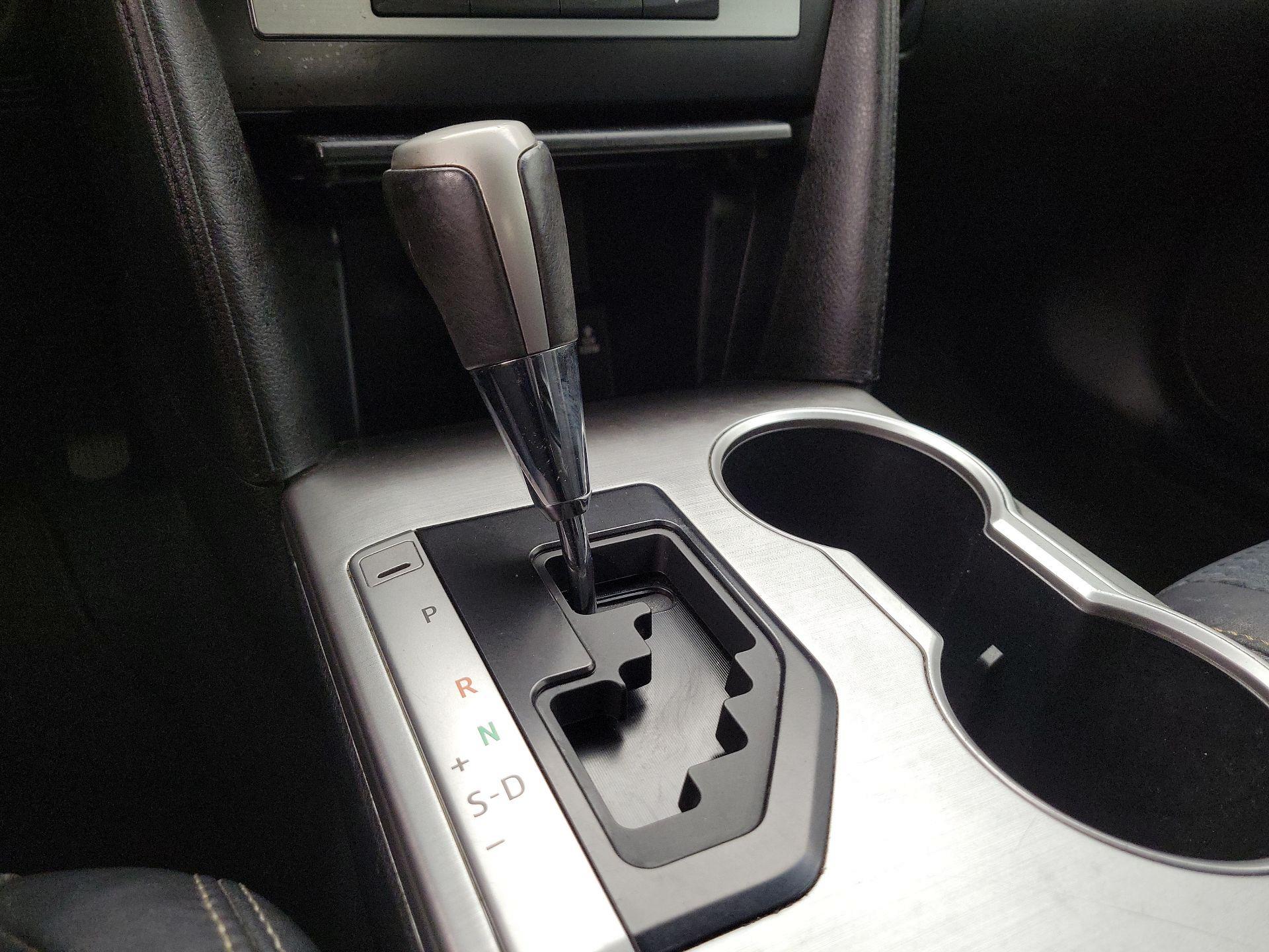 Thumbnail: 2013 Toyota Camry - 16