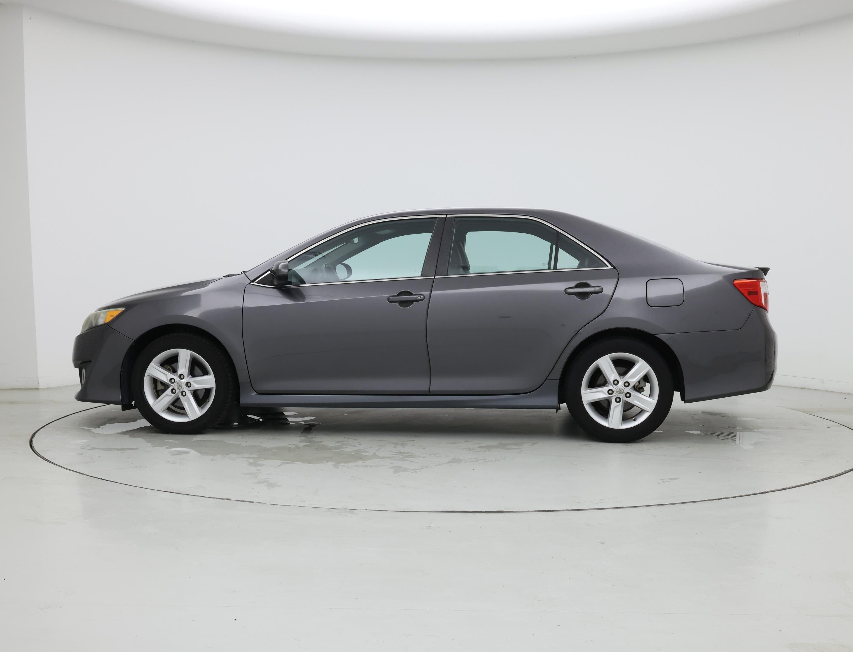 Thumbnail: 2013 Toyota Camry - 3