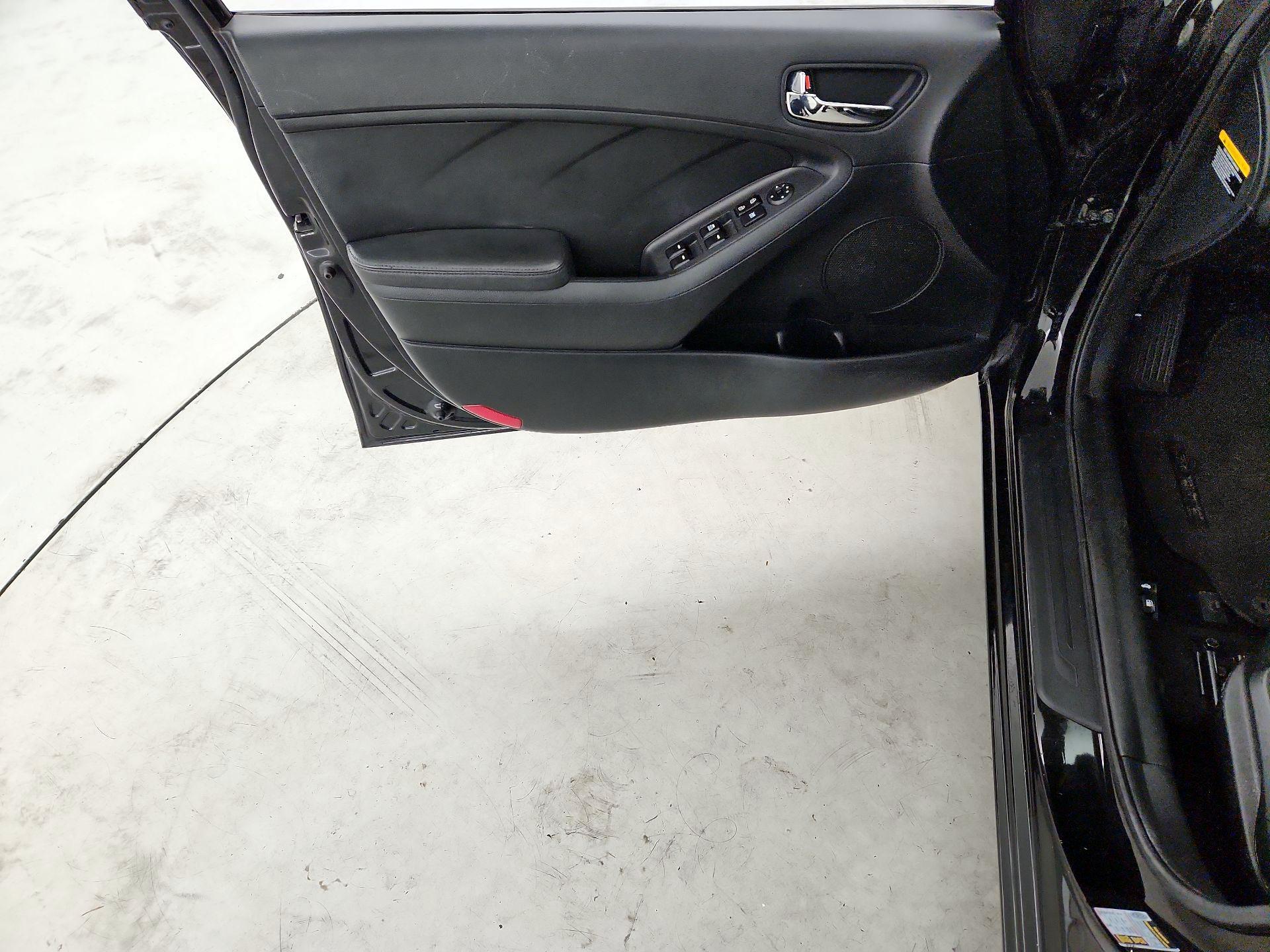 Thumbnail: 2016 Kia Forte - 12