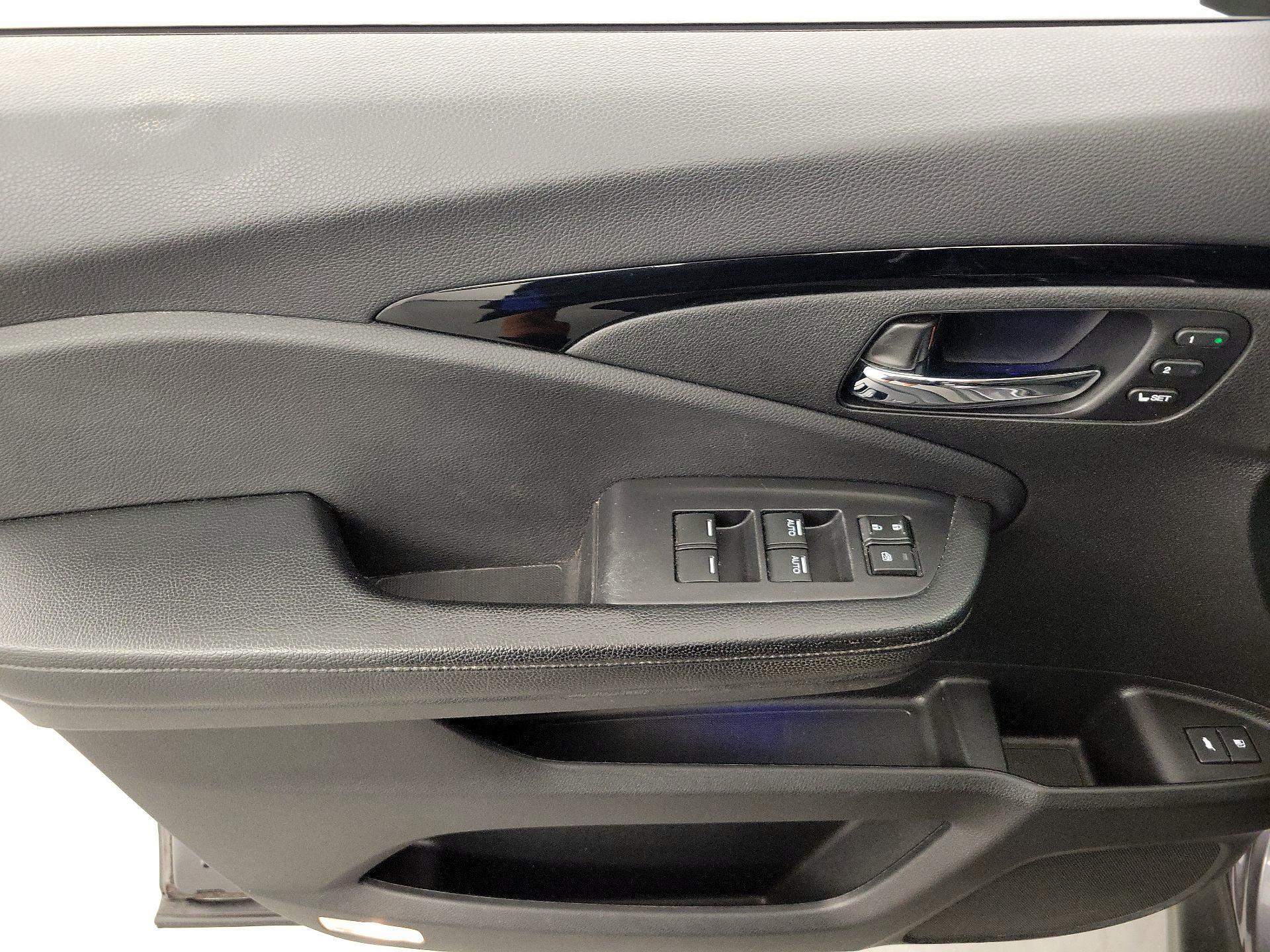 Thumbnail: 2019 Honda Pilot - 12