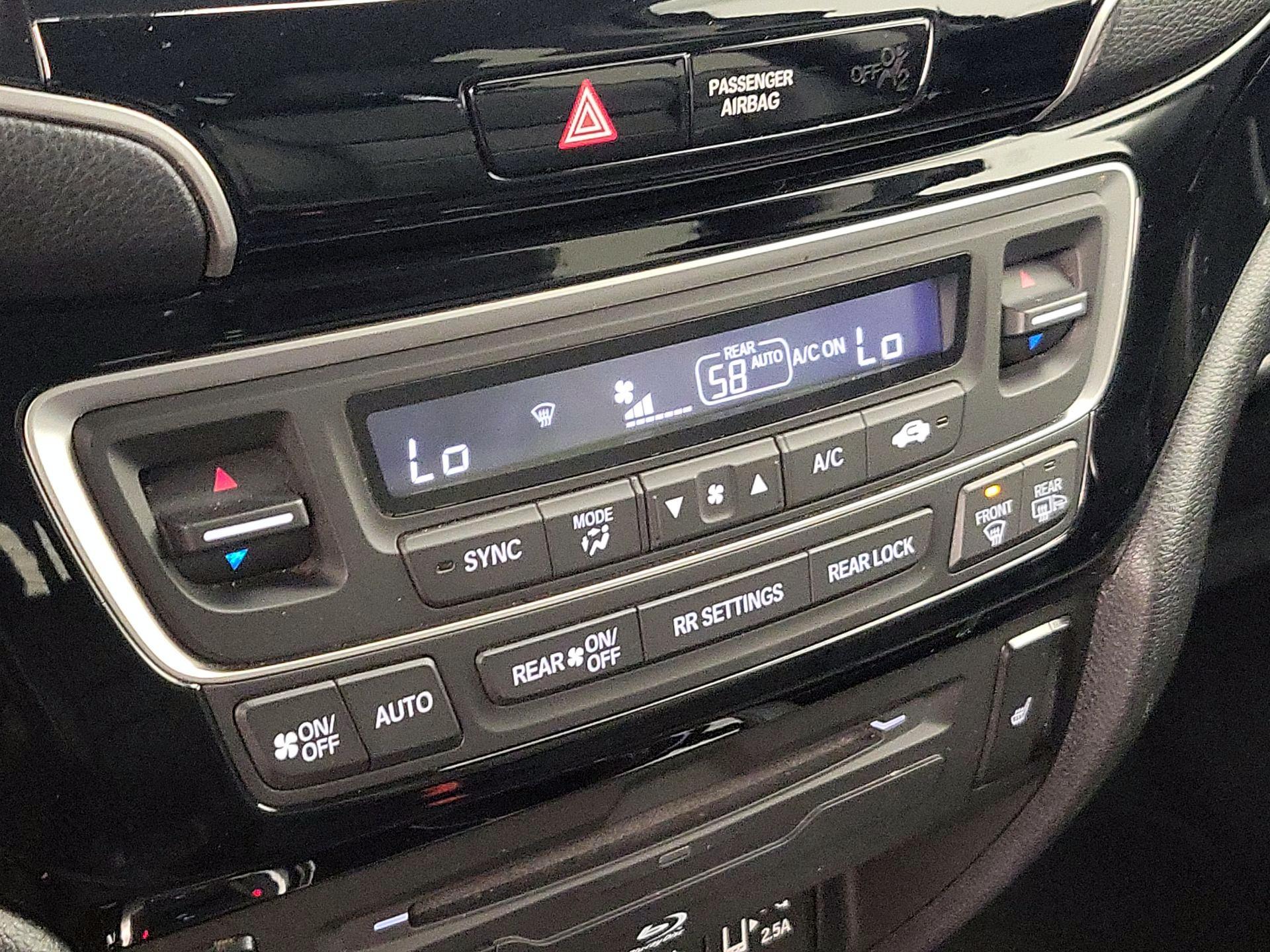 Thumbnail: 2019 Honda Pilot - 16