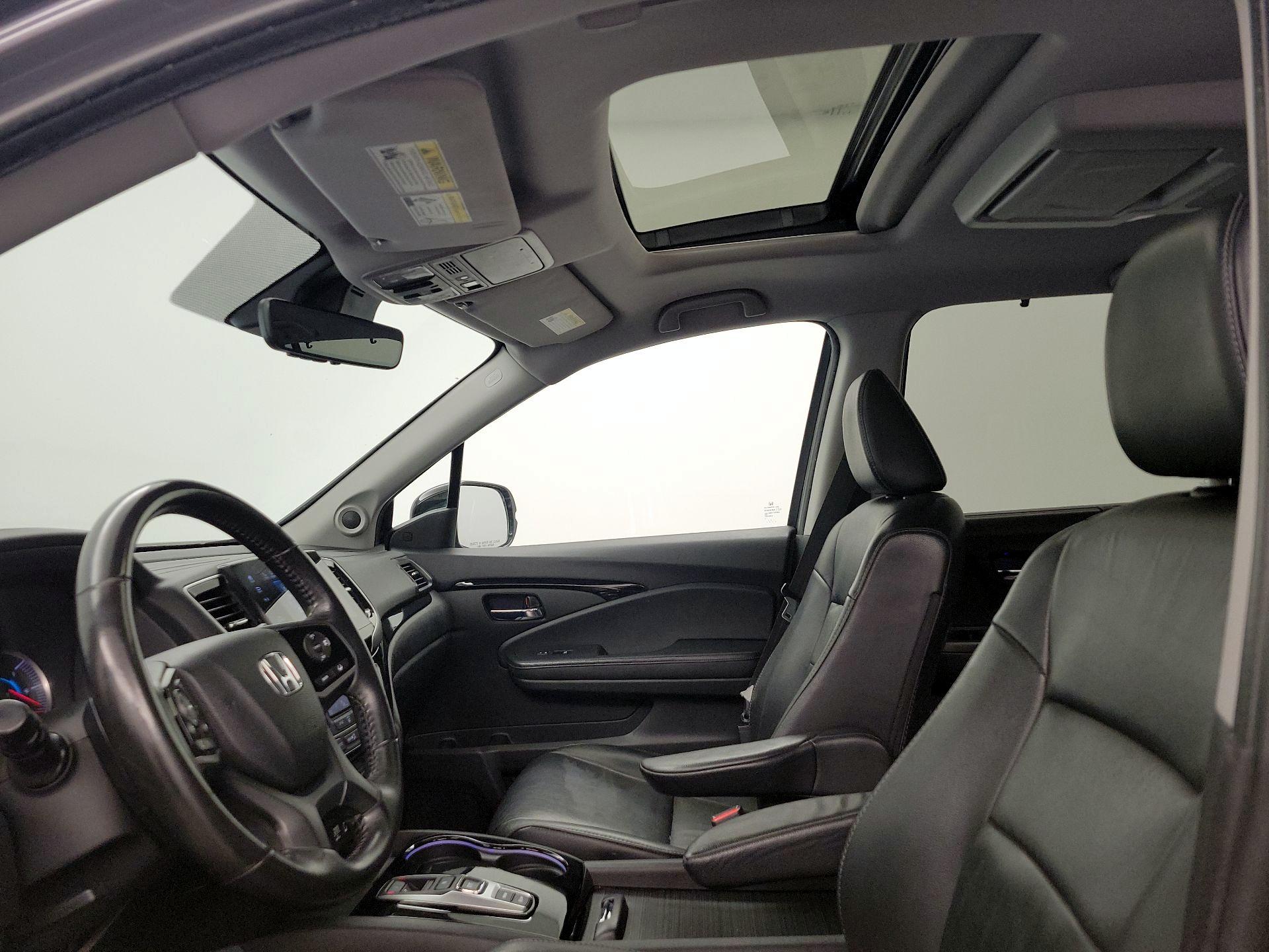 Thumbnail: 2019 Honda Pilot - 19