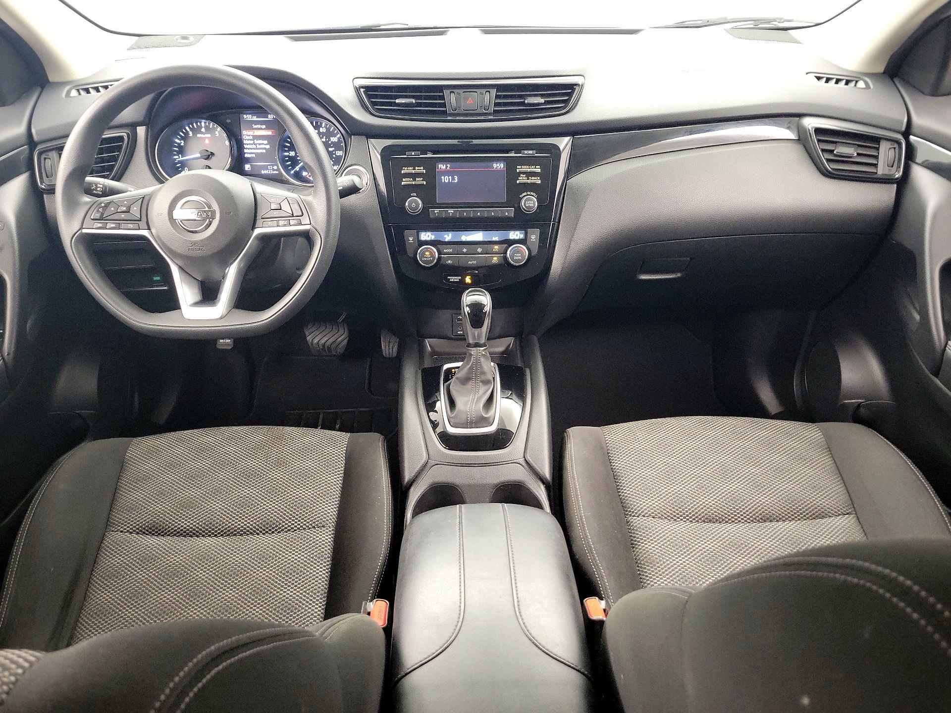 Thumbnail: 2017 Nissan Rogue Sport - 9