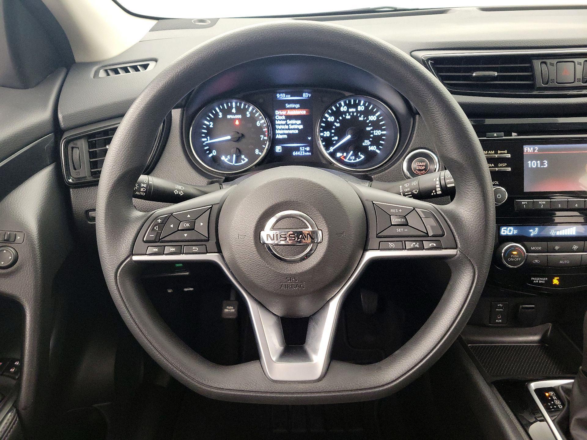 Thumbnail: 2017 Nissan Rogue Sport - 10