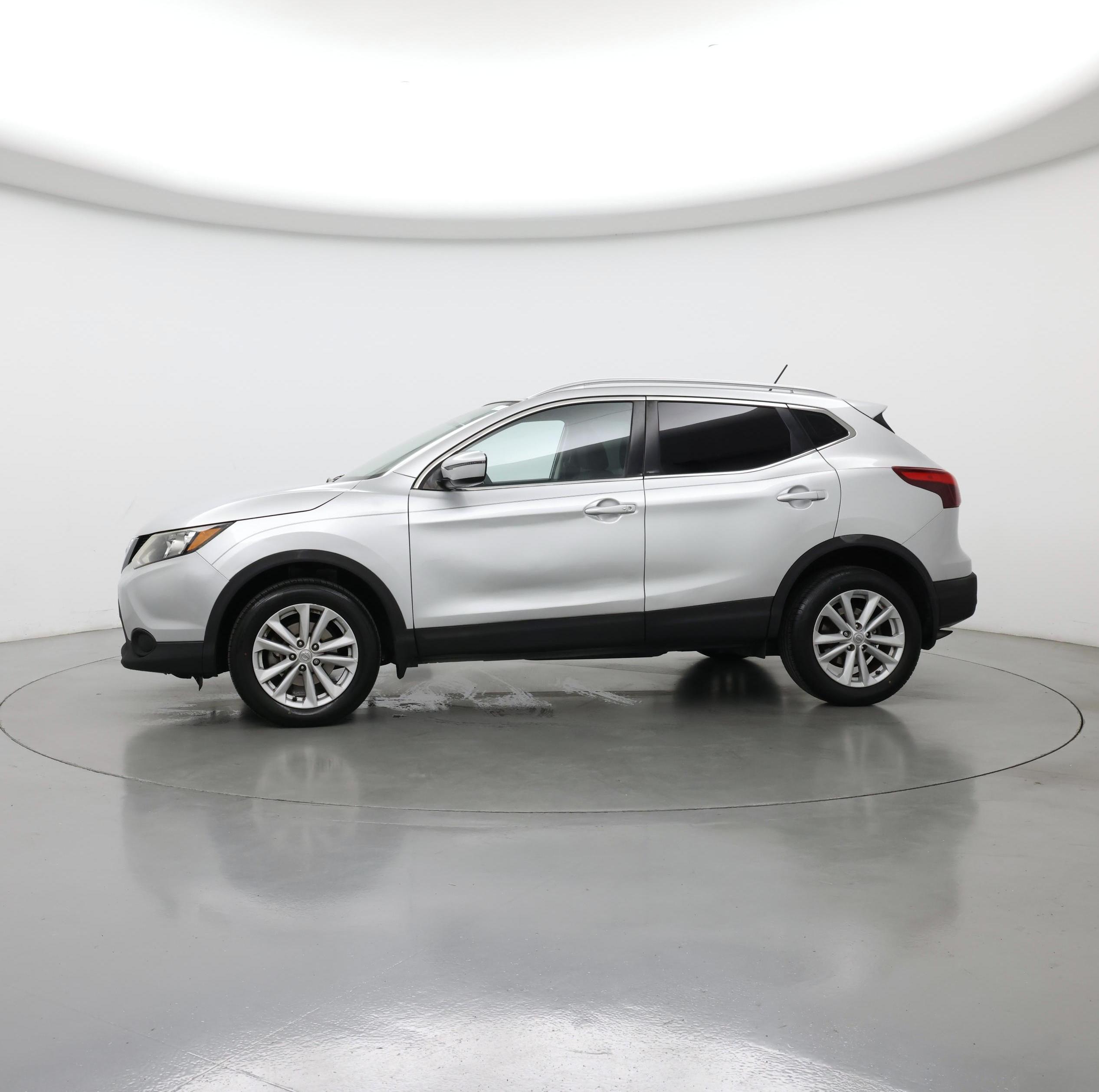 Thumbnail: 2017 Nissan Rogue Sport - 3