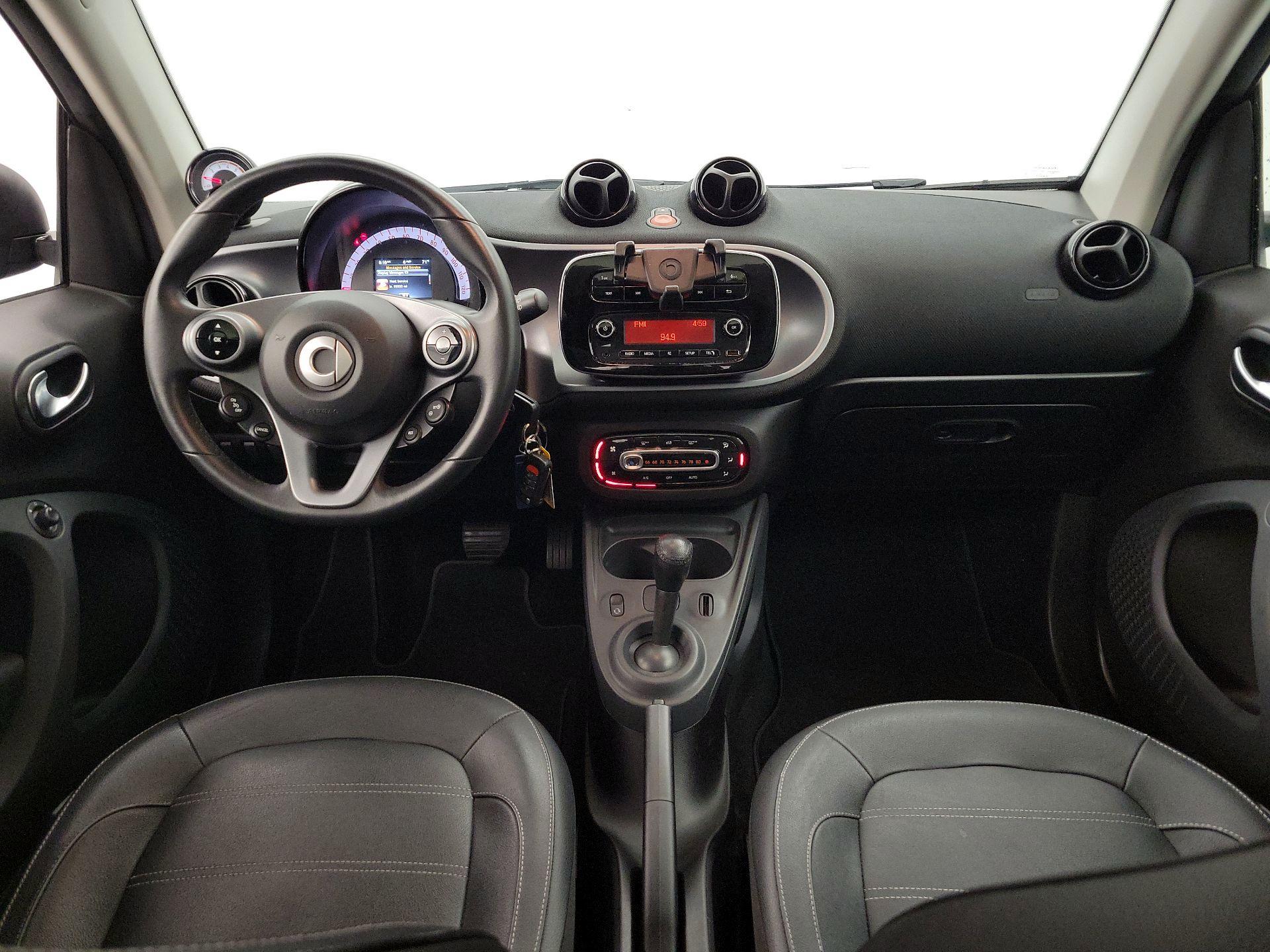 Thumbnail: 2016 smart fortwo - 9