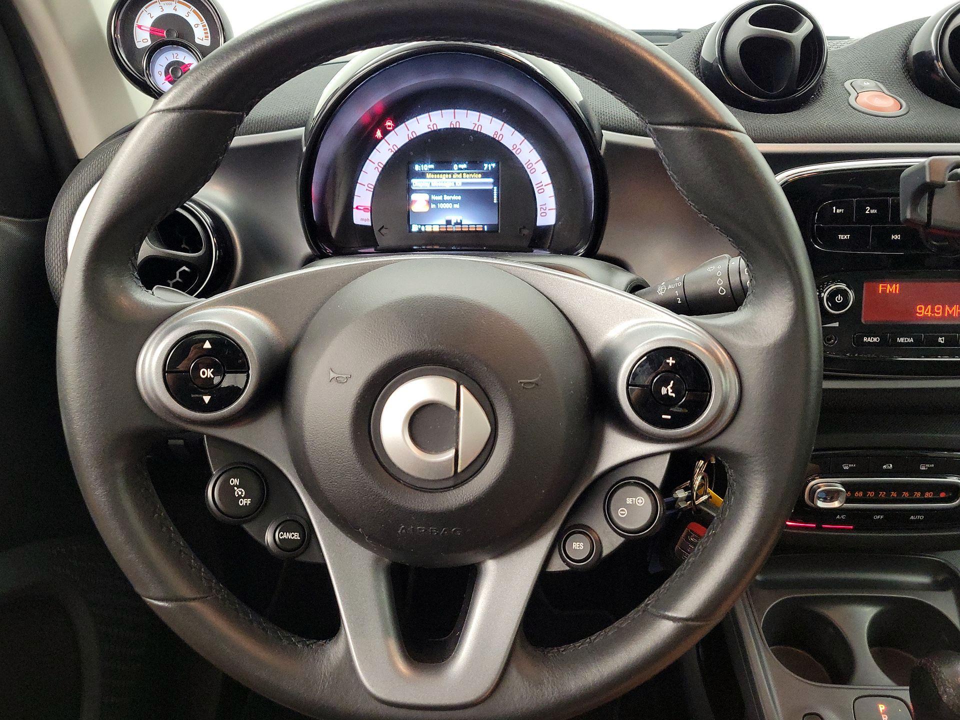 Thumbnail: 2016 smart fortwo - 10