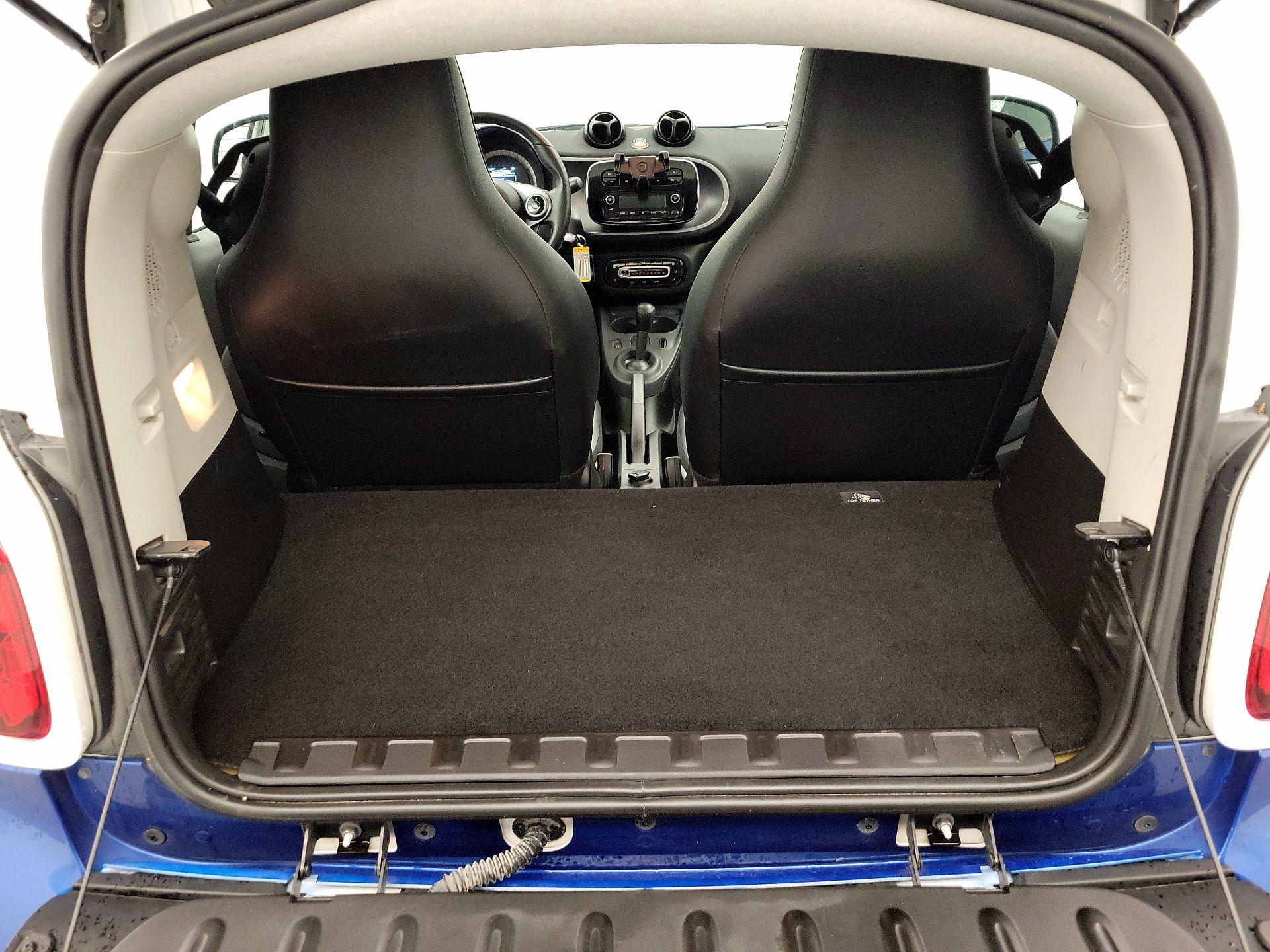 Thumbnail: 2016 smart fortwo - 18
