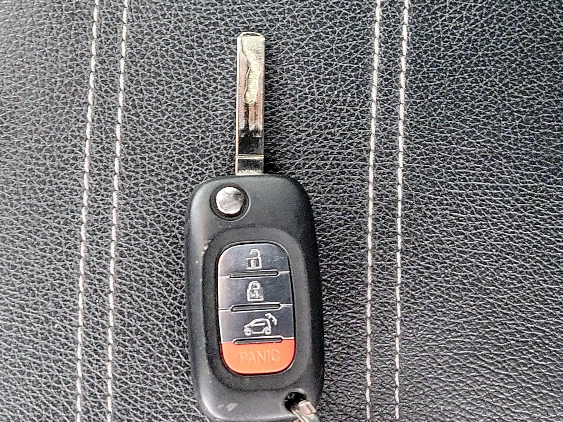 Thumbnail: 2016 smart fortwo - 20