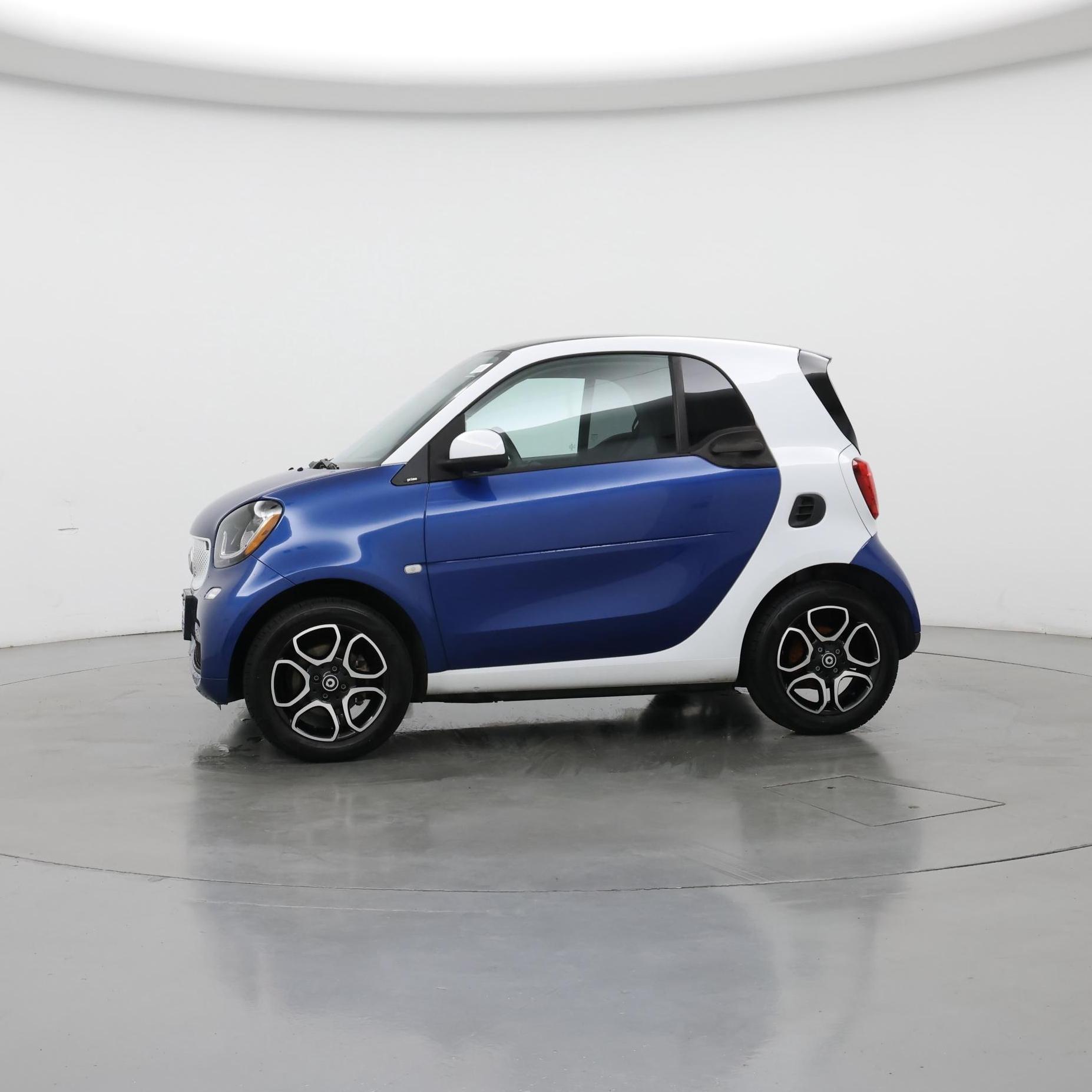 Thumbnail: 2016 smart fortwo - 3