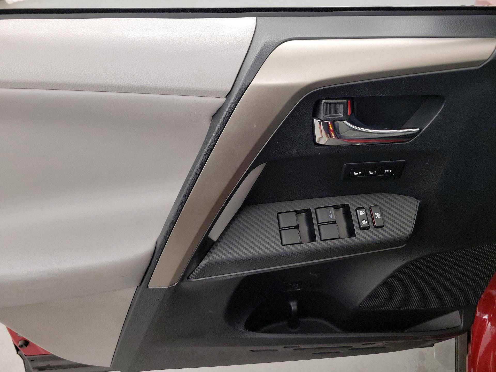 Thumbnail: 2013 Toyota RAV4 - 12