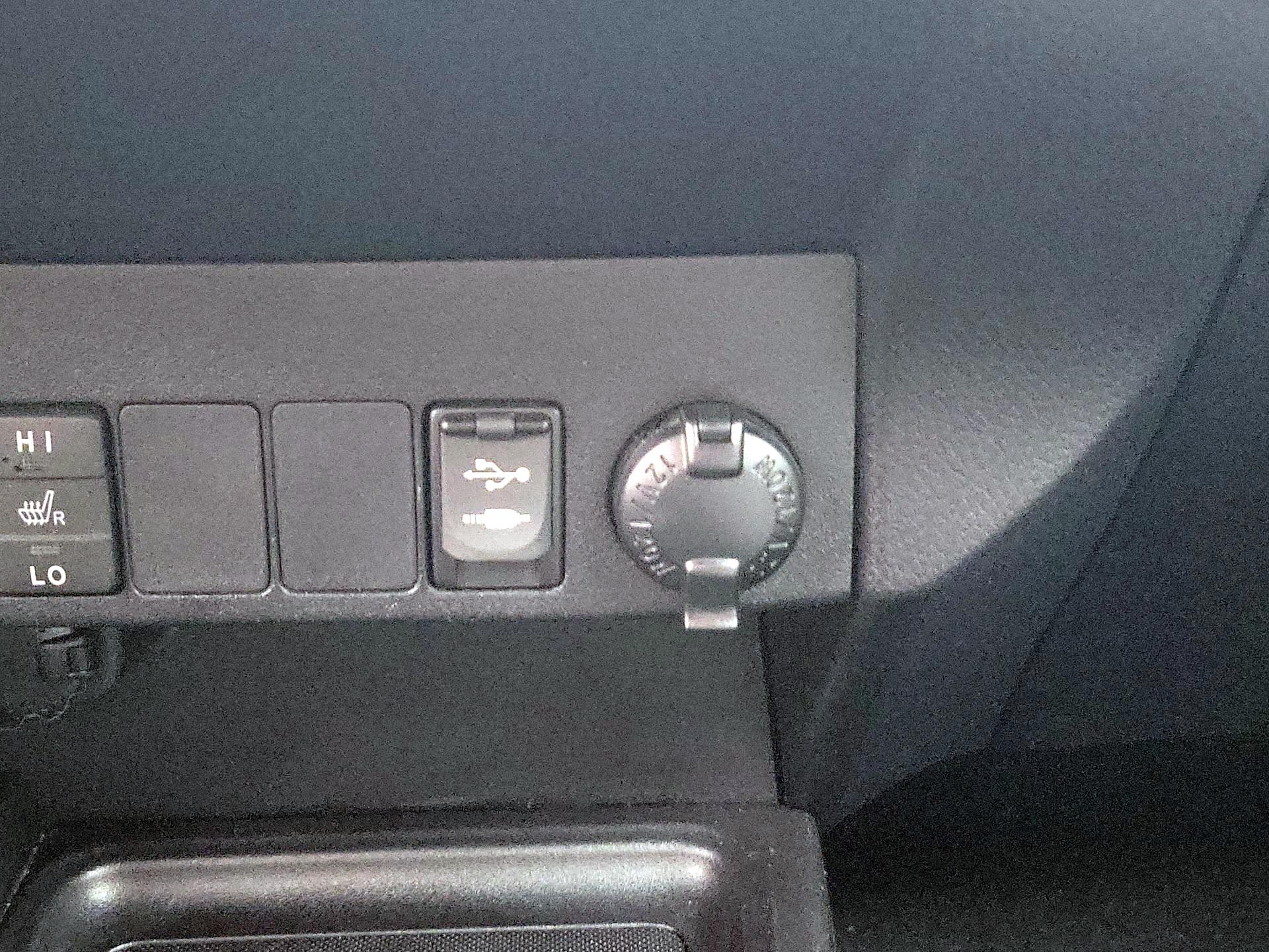 Thumbnail: 2013 Toyota RAV4 - 18