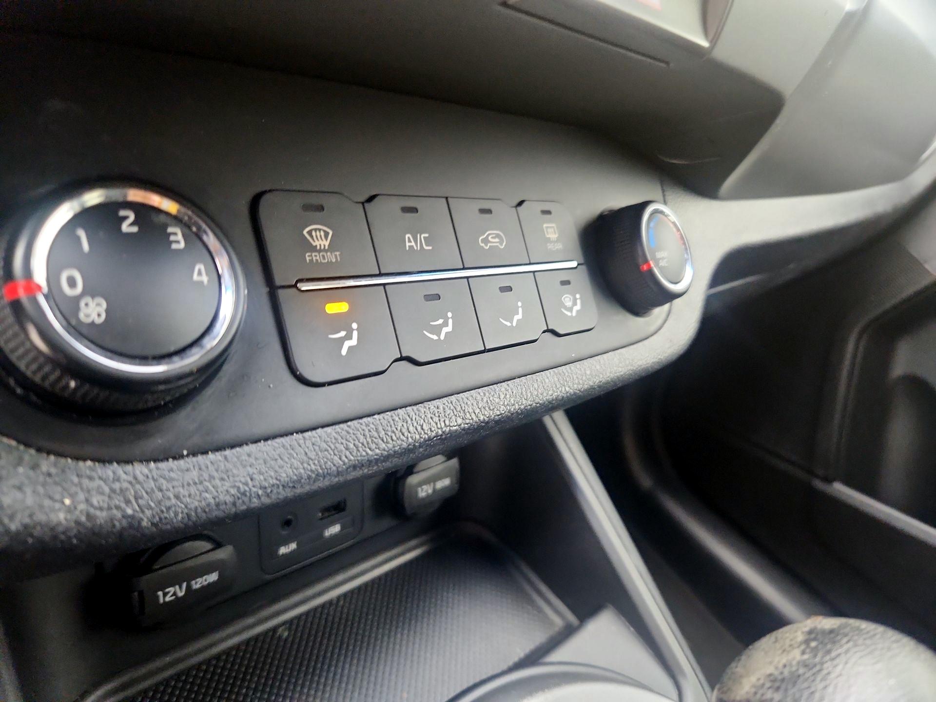 Thumbnail: 2015 Kia Sportage - 16