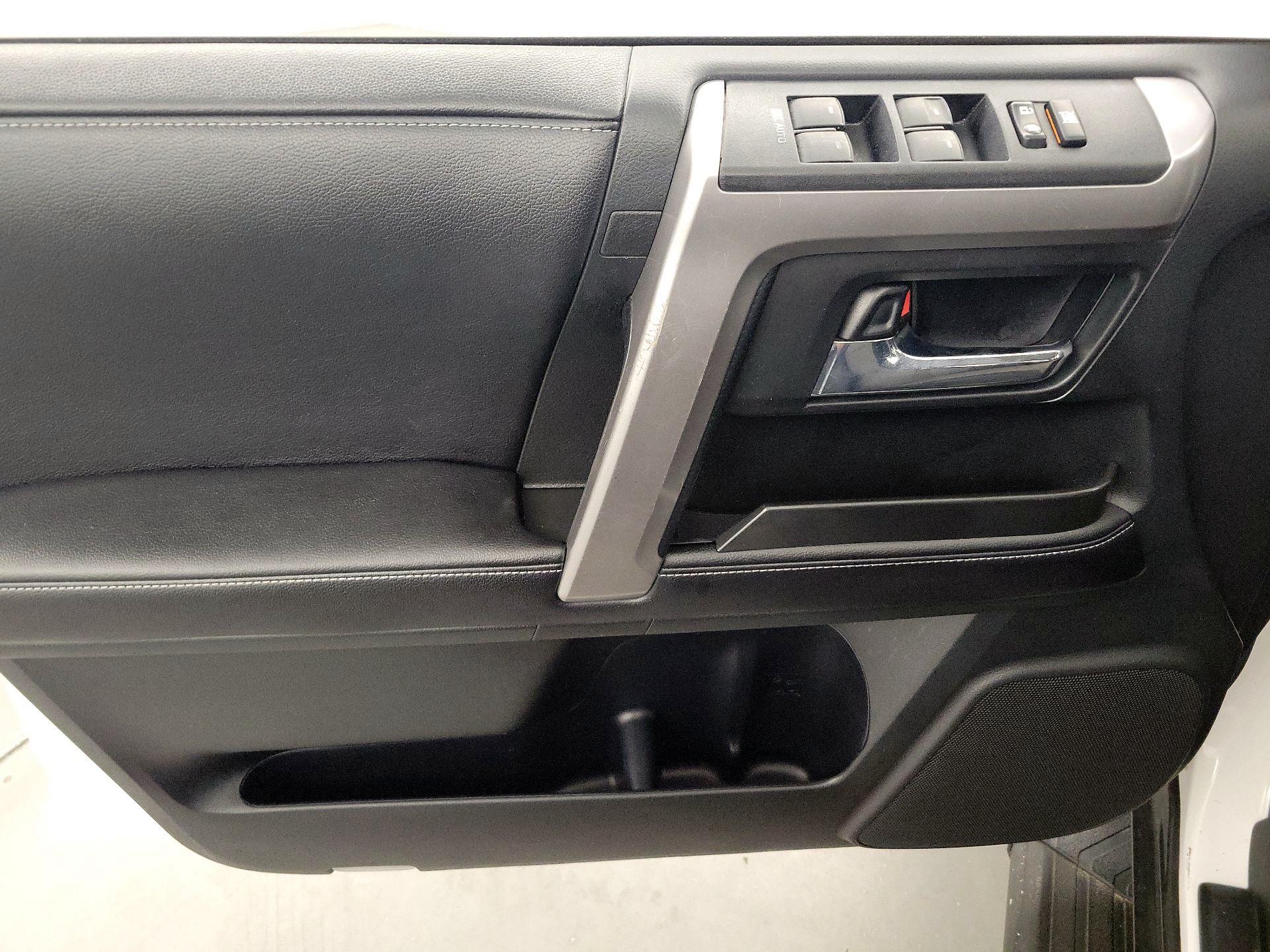 Thumbnail: 2016 Toyota 4Runner - 12
