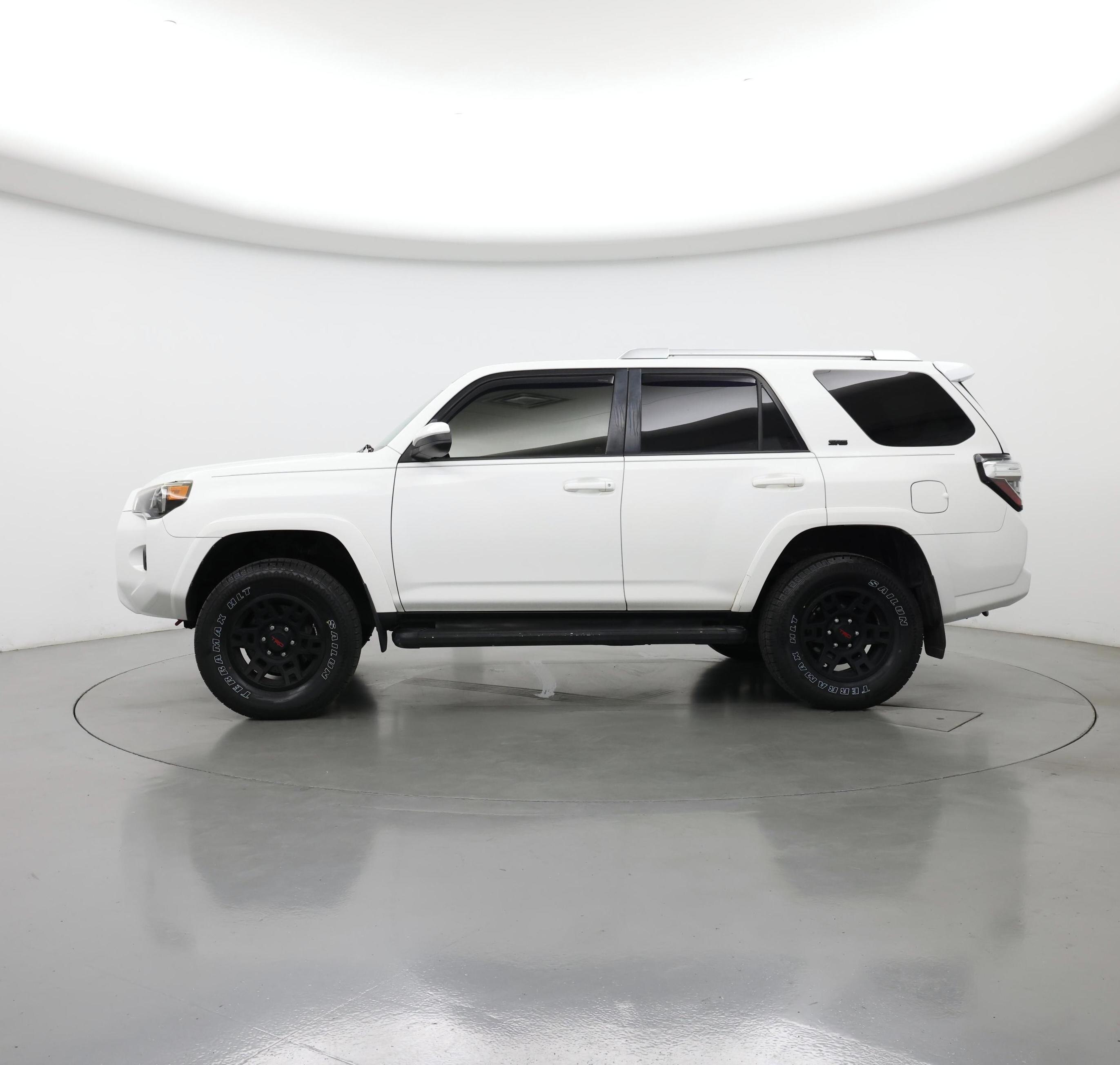 Thumbnail: 2016 Toyota 4Runner - 3