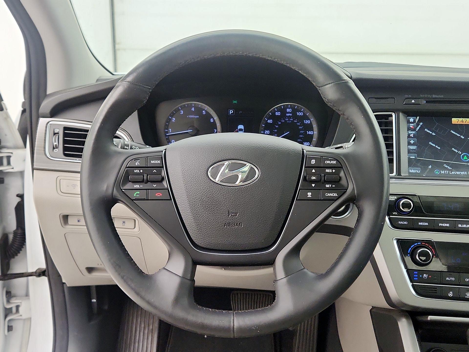Thumbnail: 2015 Hyundai Sonata - 10