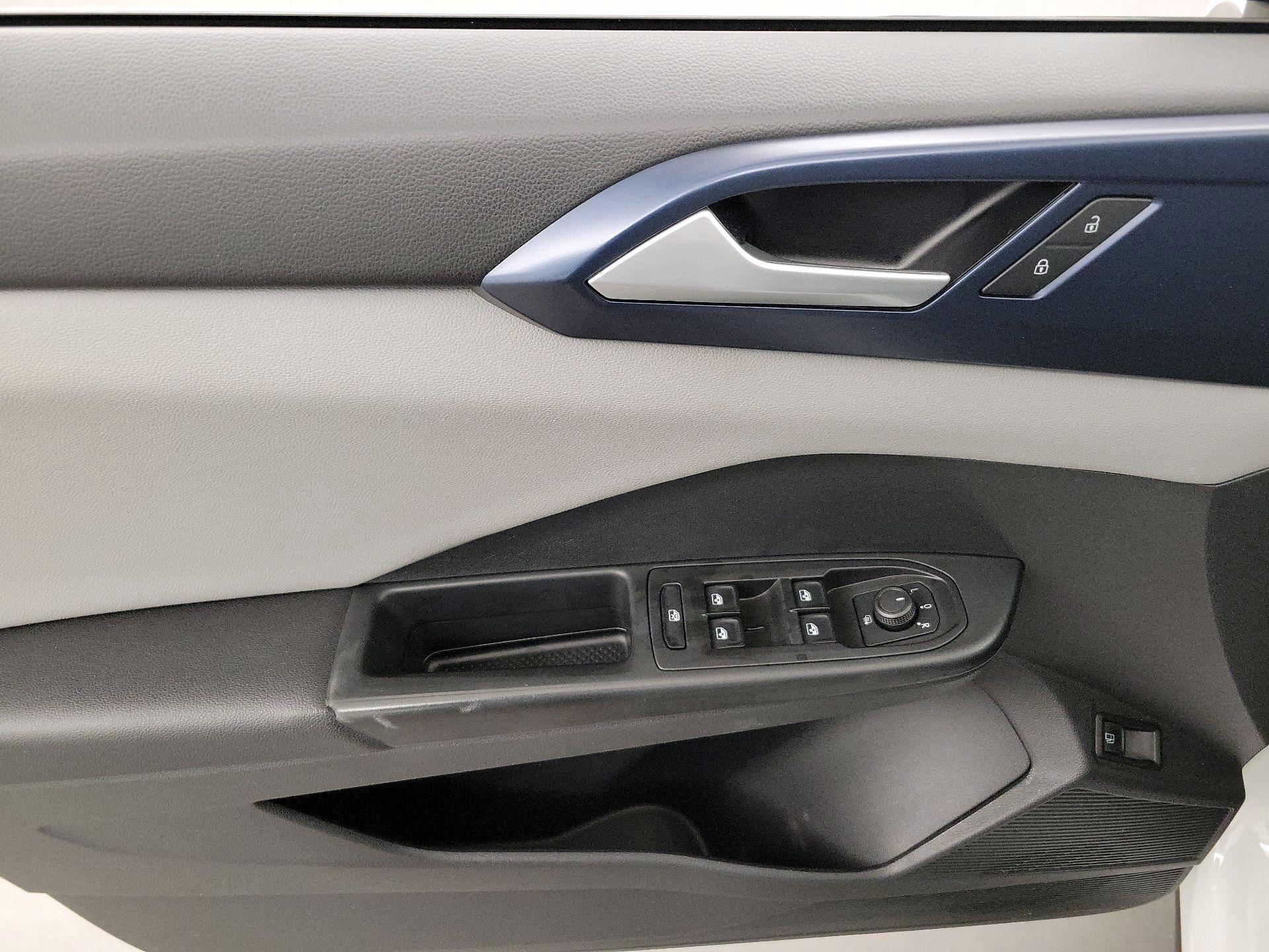 Thumbnail: 2022 Volkswagen Taos - 12