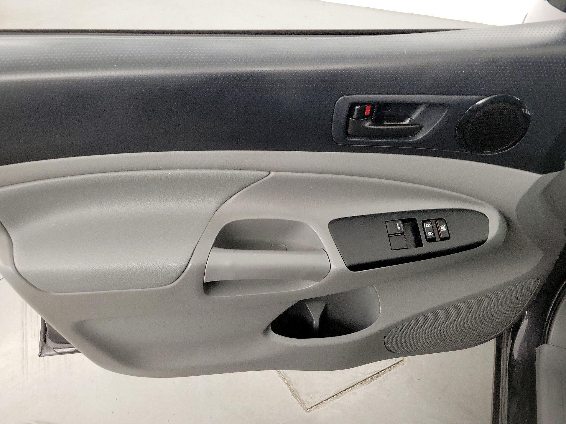 Thumbnail: 2015 Toyota Tacoma - 12