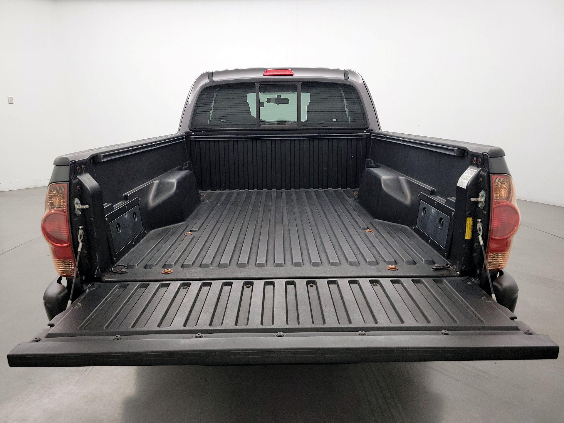 Thumbnail: 2015 Toyota Tacoma - 19