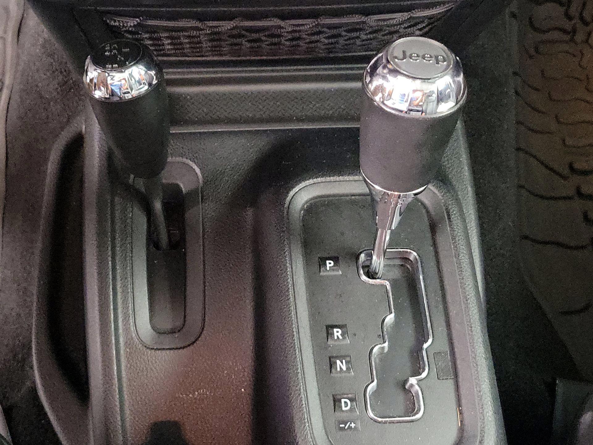 Thumbnail: 2016 Jeep Wrangler - 16