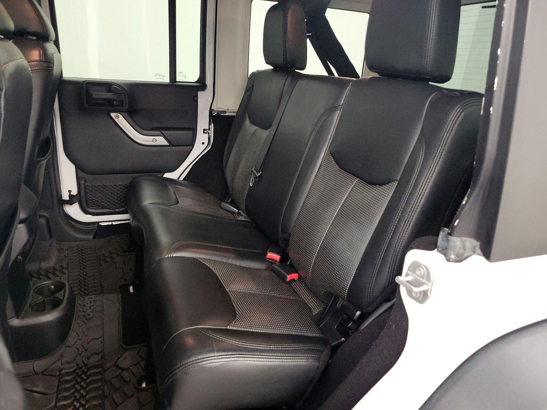 Thumbnail: 2016 Jeep Wrangler - 18