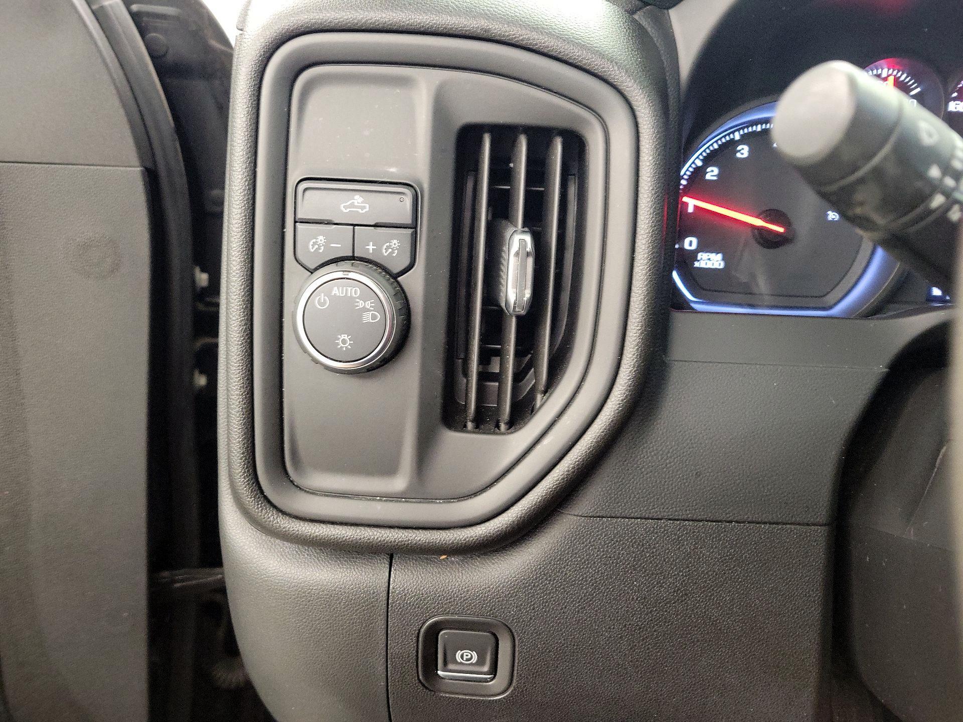 Thumbnail: 2020 Chevrolet Silverado 1500 - 13