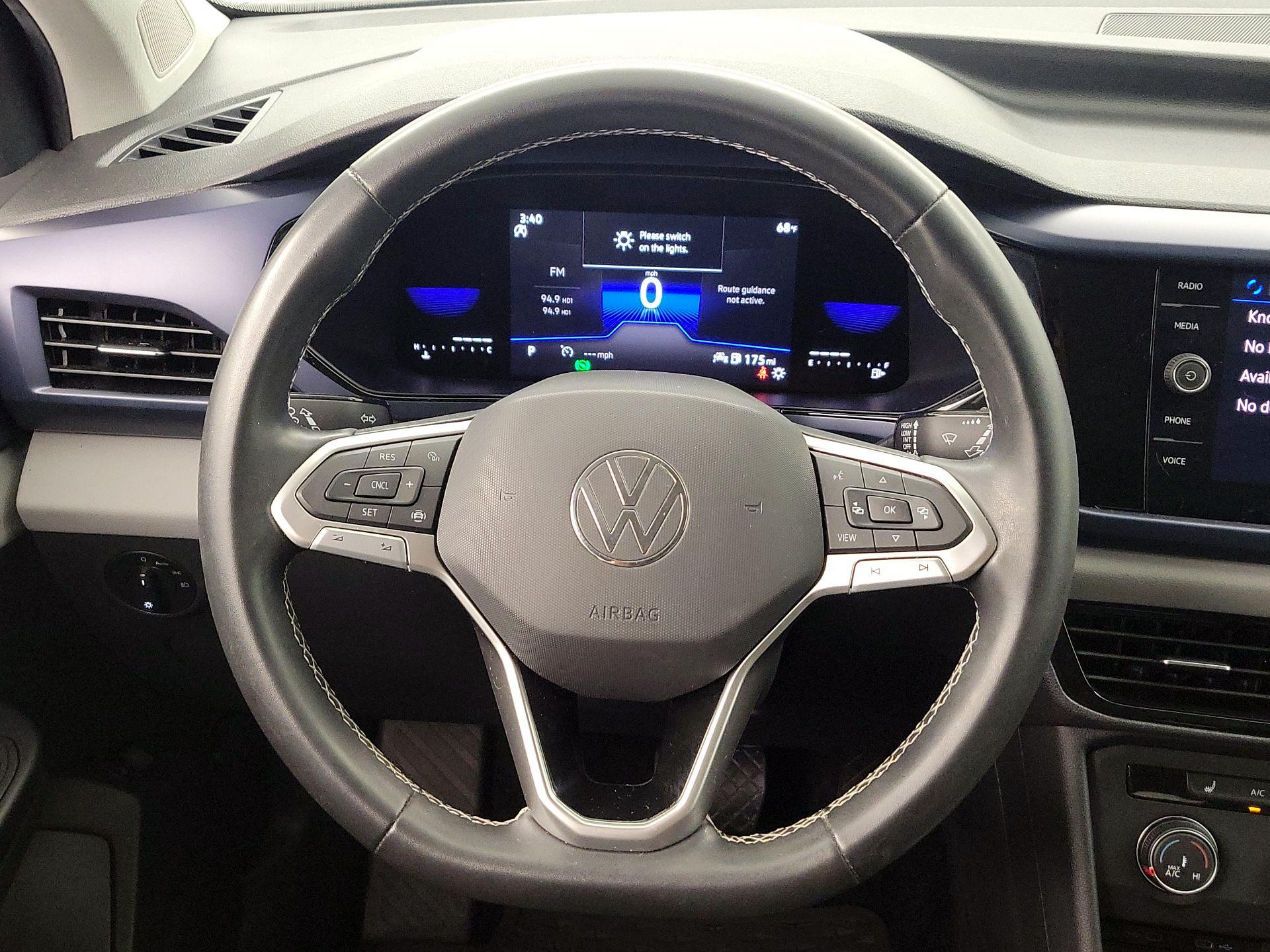 Thumbnail: 2022 Volkswagen Taos - 10