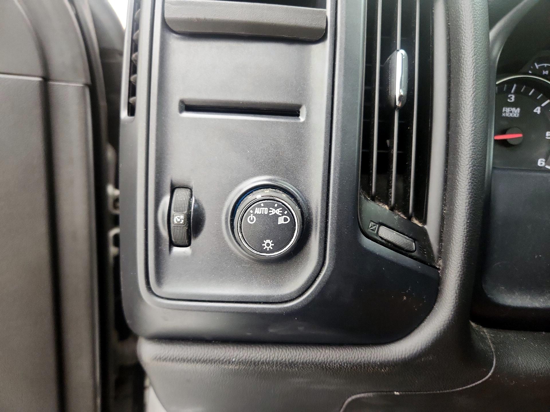 Thumbnail: 2015 Chevrolet Silverado 1500 - 13