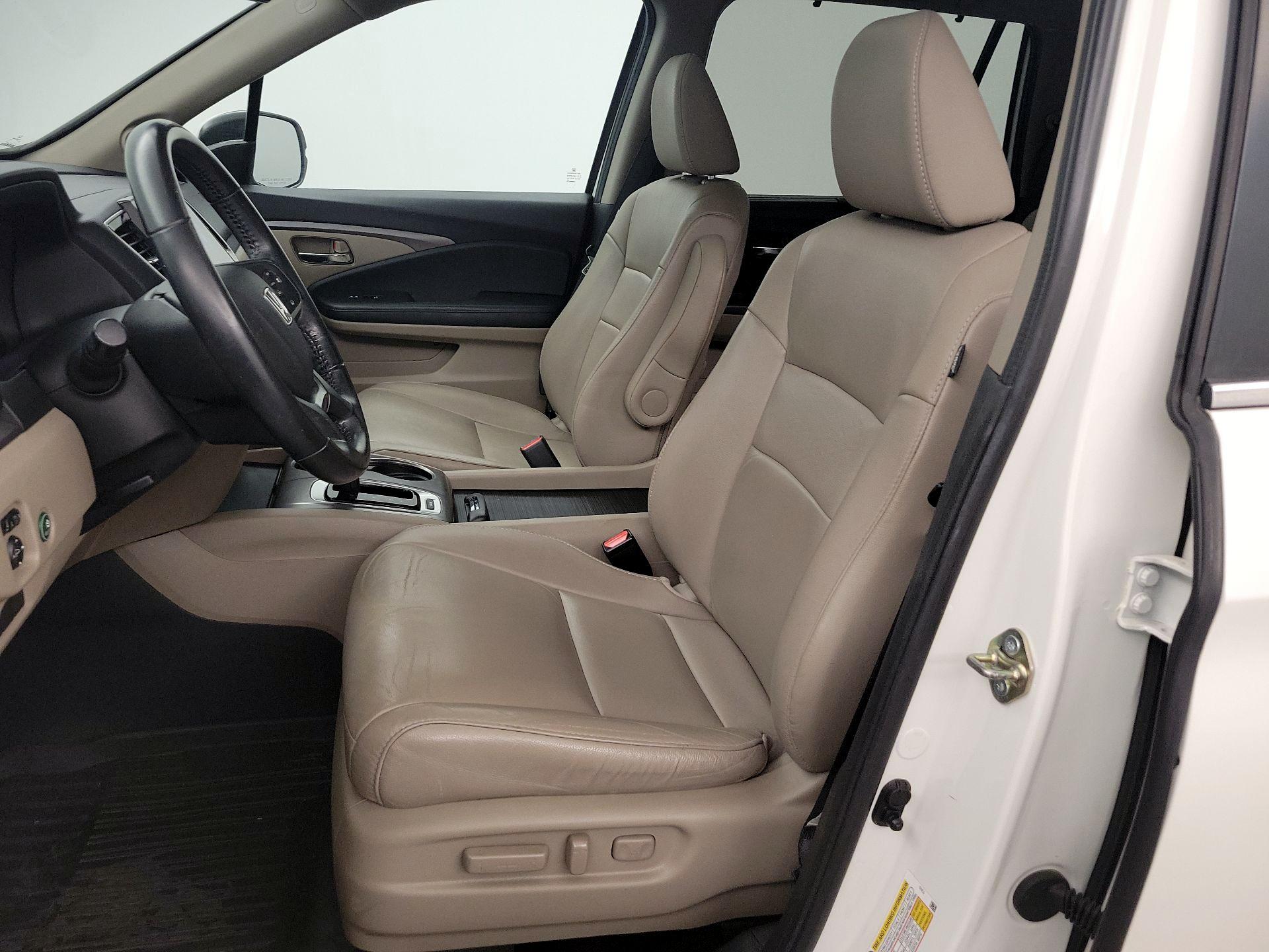Thumbnail: 2019 Honda Pilot - 11