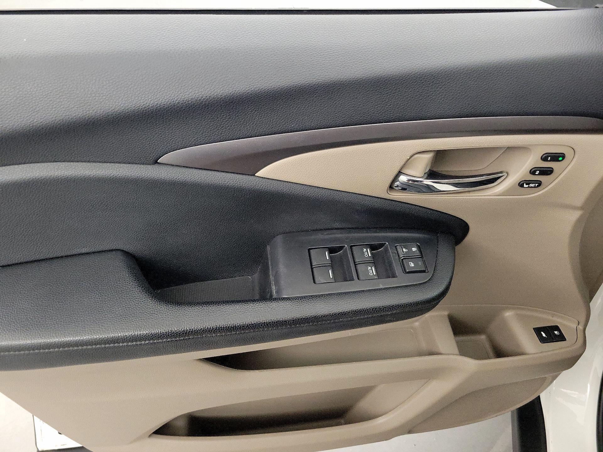 Thumbnail: 2019 Honda Pilot - 12