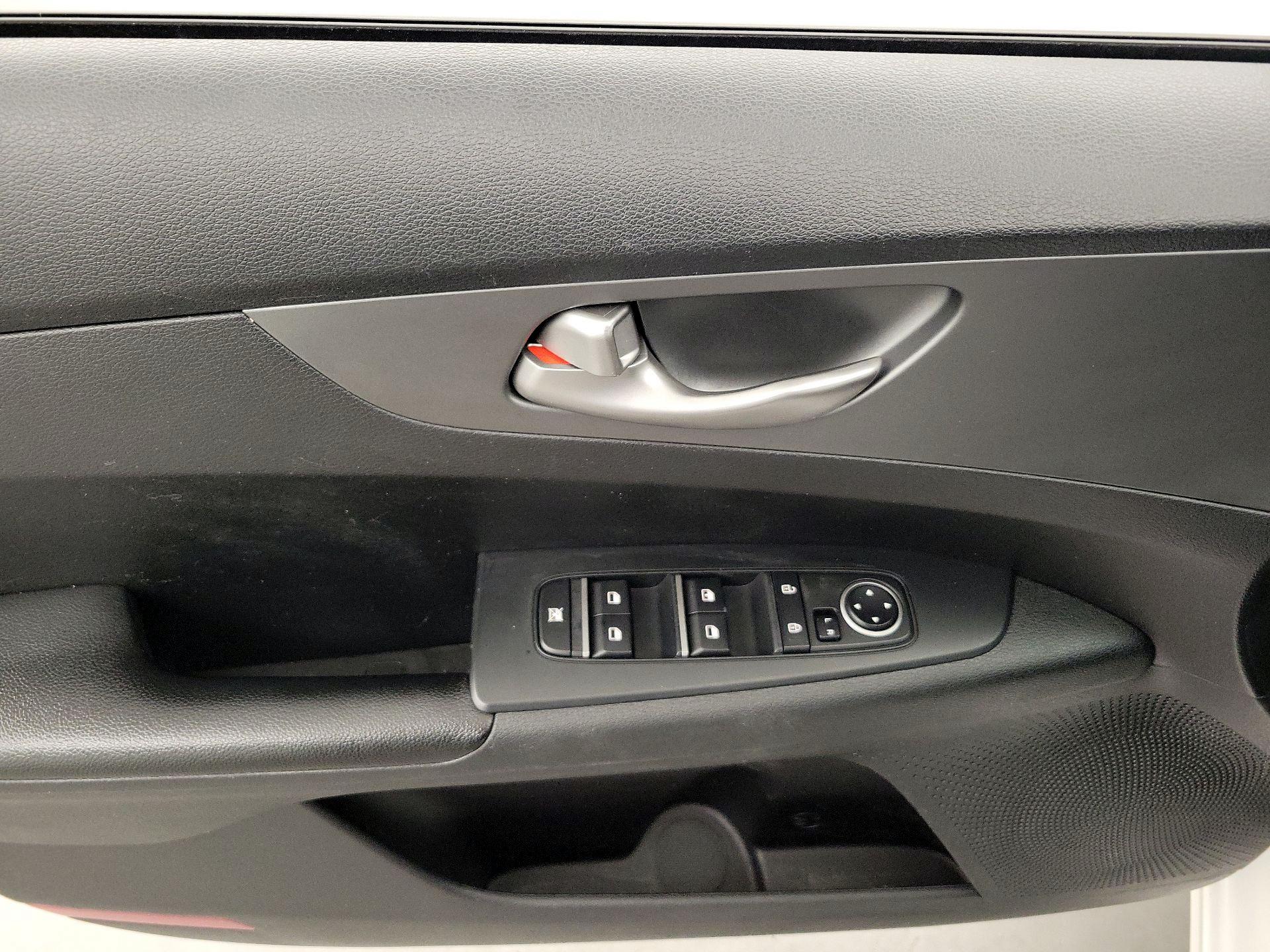 Thumbnail: 2019 Kia Forte - 12