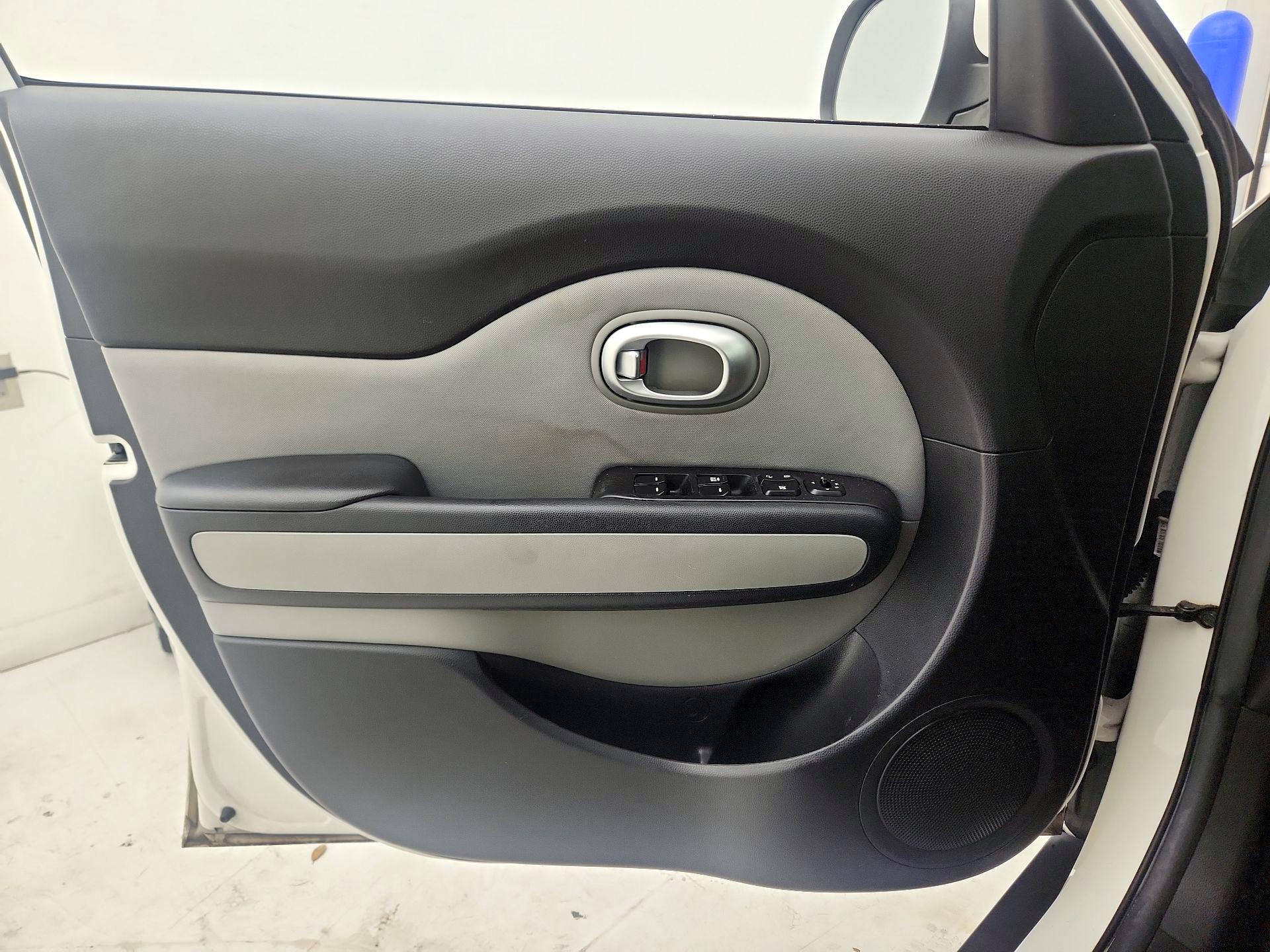 Thumbnail: 2016 Kia Soul - 12