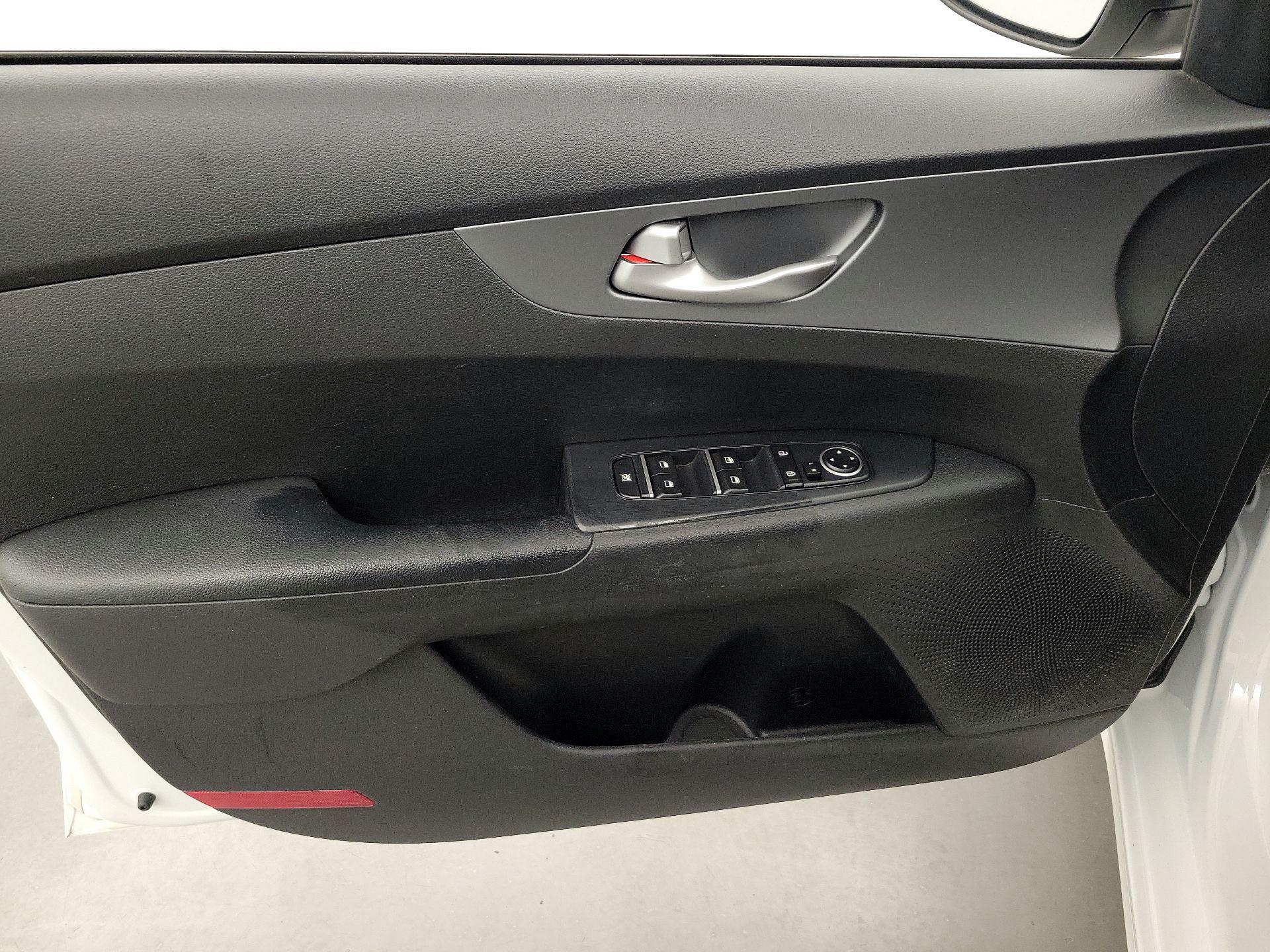 Thumbnail: 2021 Kia Forte - 12