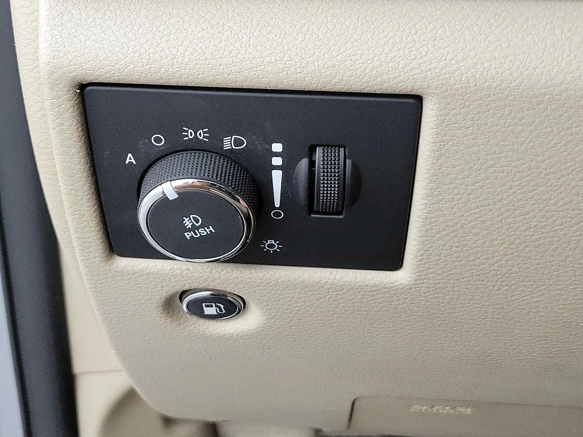 Thumbnail: 2016 Jeep Grand Cherokee - 13