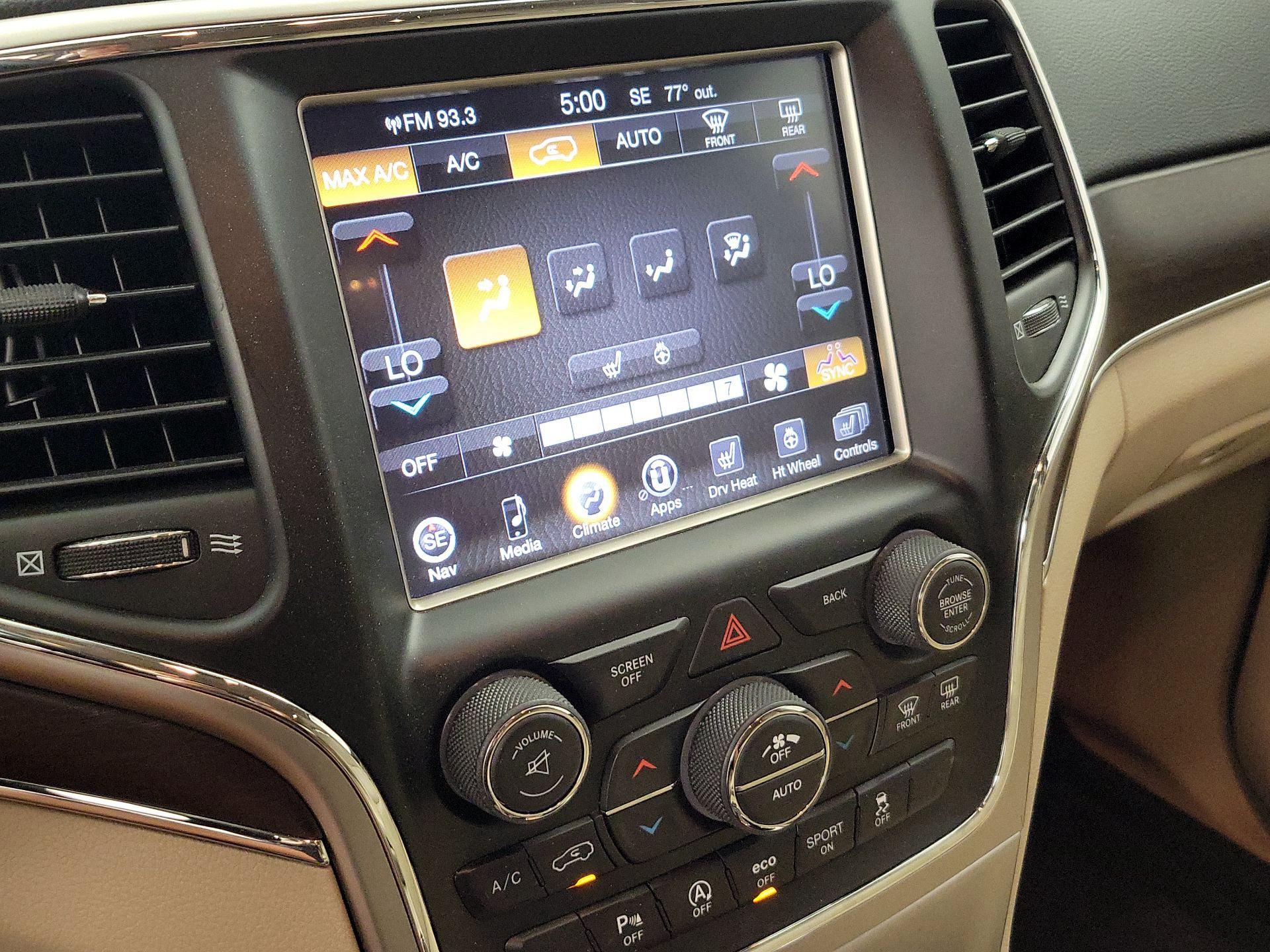 Thumbnail: 2016 Jeep Grand Cherokee - 17