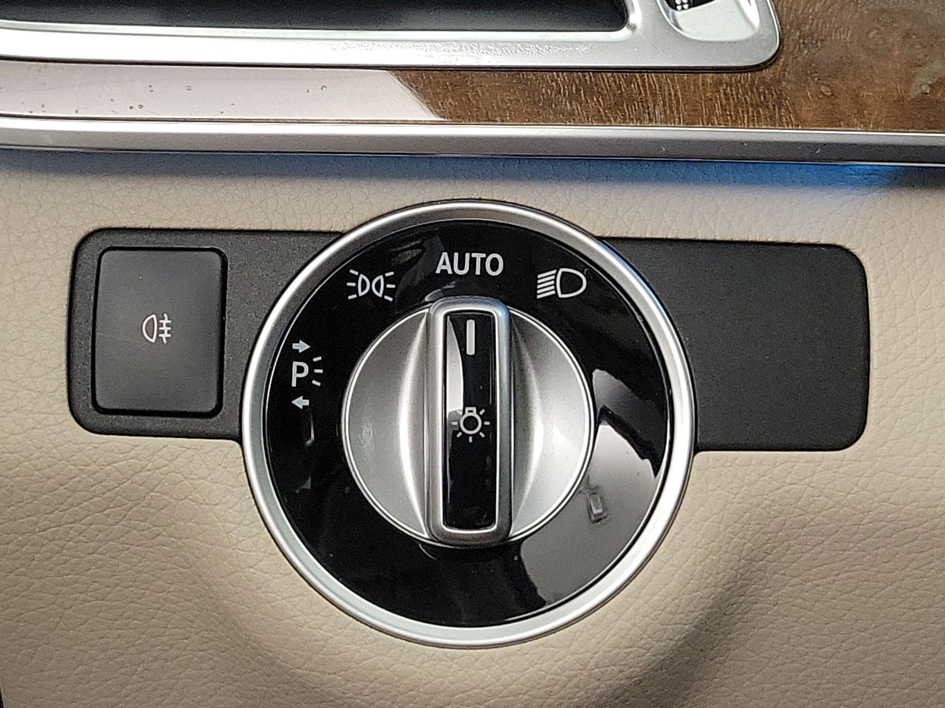 Thumbnail: 2015 Mercedes-Benz E-Class - 13
